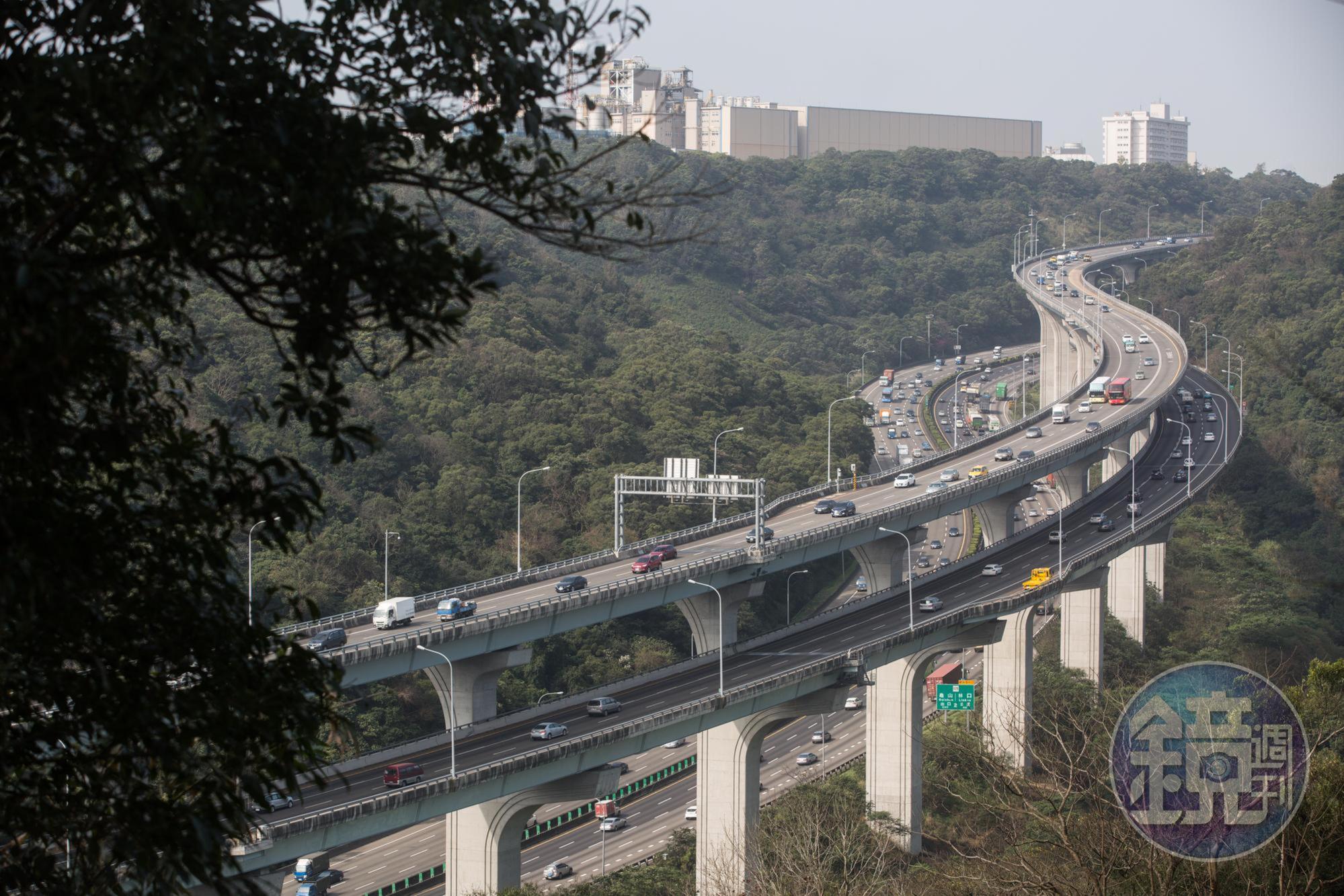 近日有網路謠言瘋傳，指高公局將取消20公里優惠，並改成上高速公路就收50公里通行費，高公局發出聲明回應澄清。