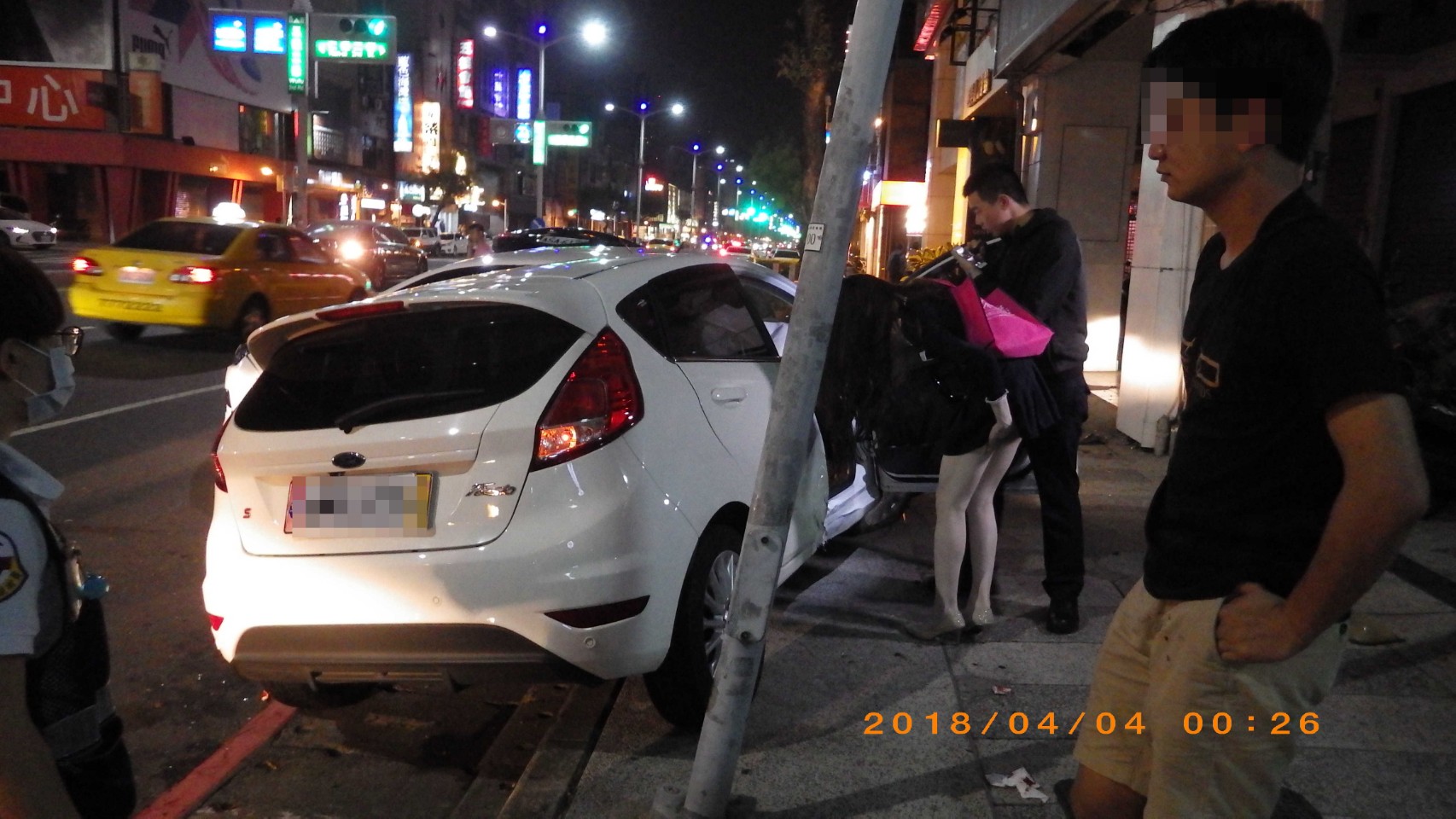 黃女第一時間就對警察說：「車子是我開的」，並坦言自己闖禍，說會負起全責。（警方提供）