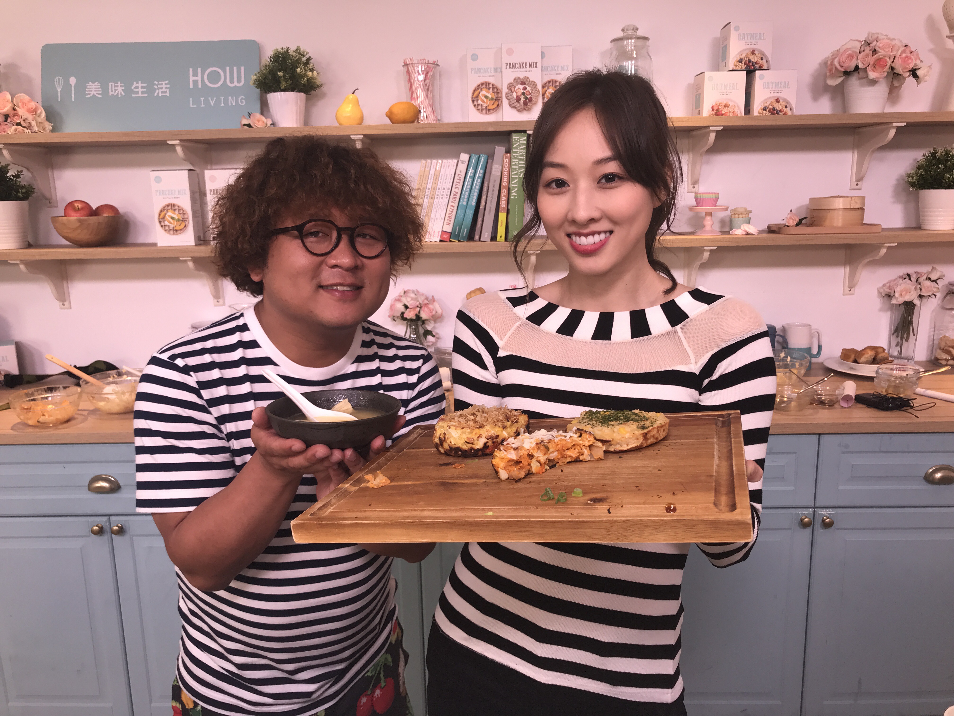 納豆與夏語心在「美味生活：一秒變大廚」親自下廚，卻差點變暗黑料理。（美味生活提供）