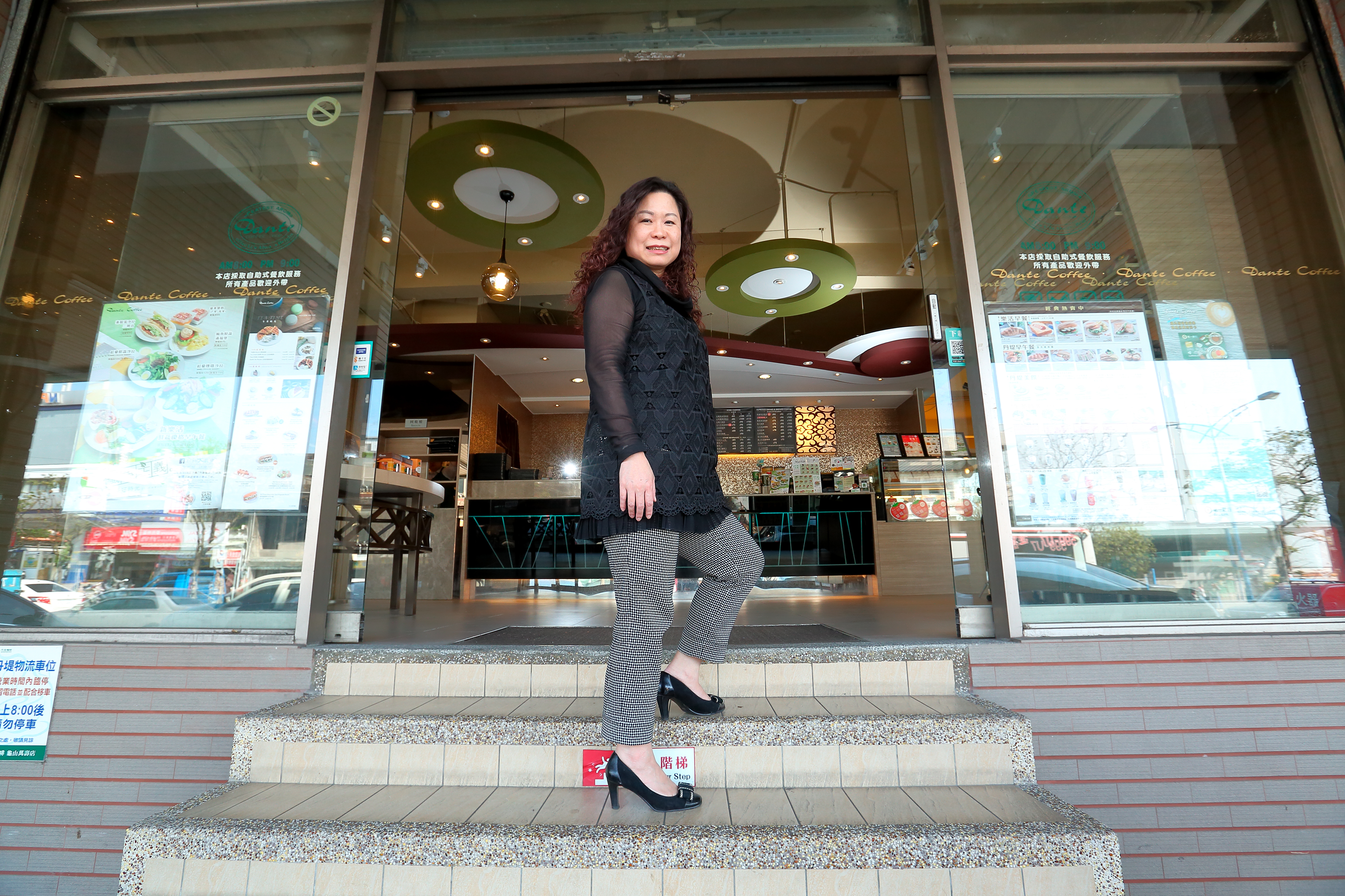 方淑宜把在廣告公司所學運用在經營企業上，創業初期隨即打響丹堤咖啡名號。