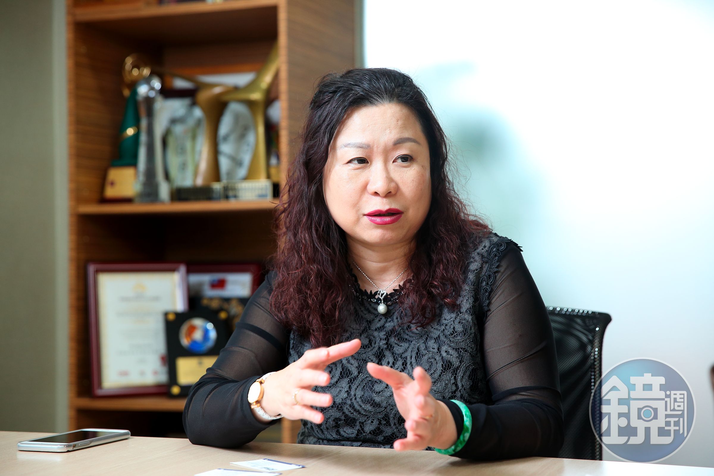方淑宜大學畢業後的第一份工作是在廣告公司，任勞任怨累積日後創業實力。