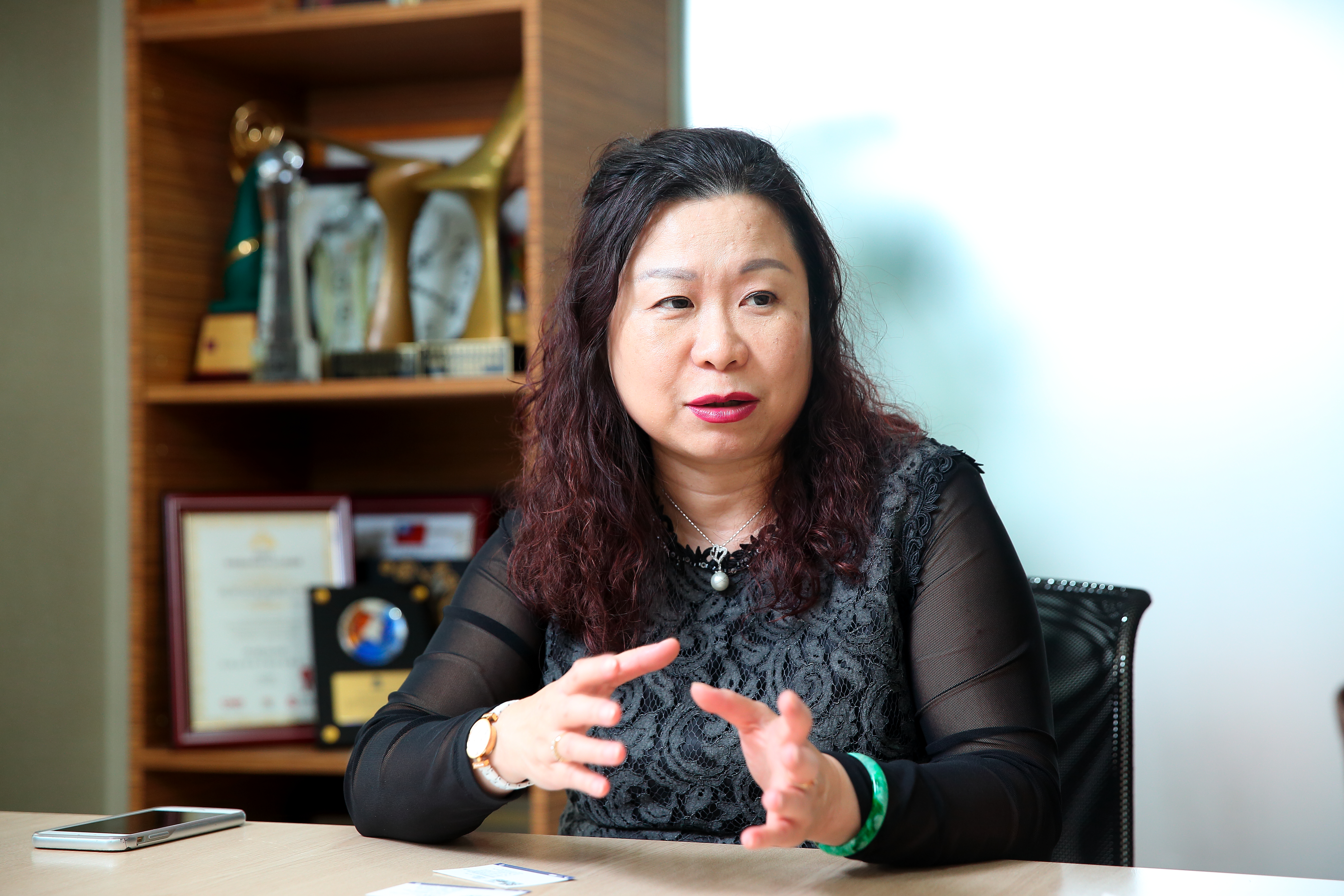 方淑宜大學畢業後的第一份工作是在廣告公司，任勞任怨累積日後創業實力。