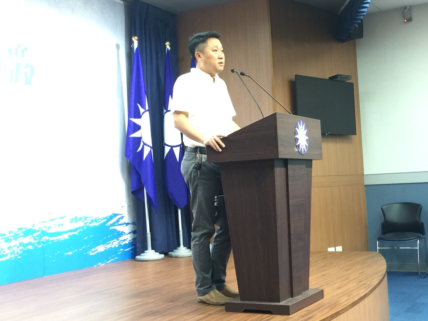國民黨組發會主委李哲華今公布新北市長初選民調，侯友宜第一，將代表國民黨參選。
