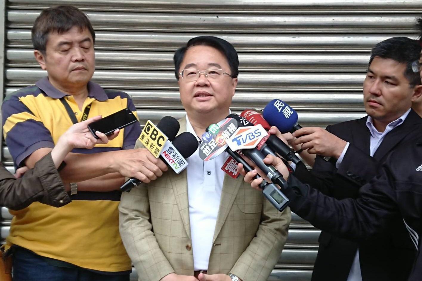 民進黨立委吳秉叡今受訪談新北市長選情。