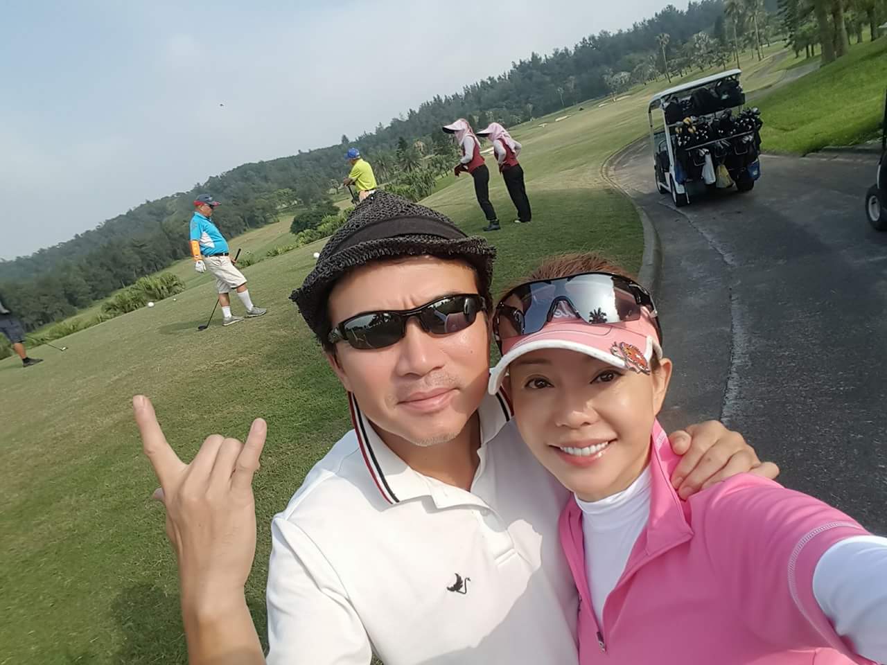 孫鵬、狄鶯兩夫妻已赴美國救子，並公佈於7日凌晨舉行記者會。（翻攝狄鶯、孫鵬臉書）