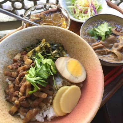 日本東京「有夏茶房」料理有著濃濃台灣味。（圖片來源：有夏茶房官方推特twitter.com/yuukachabou）