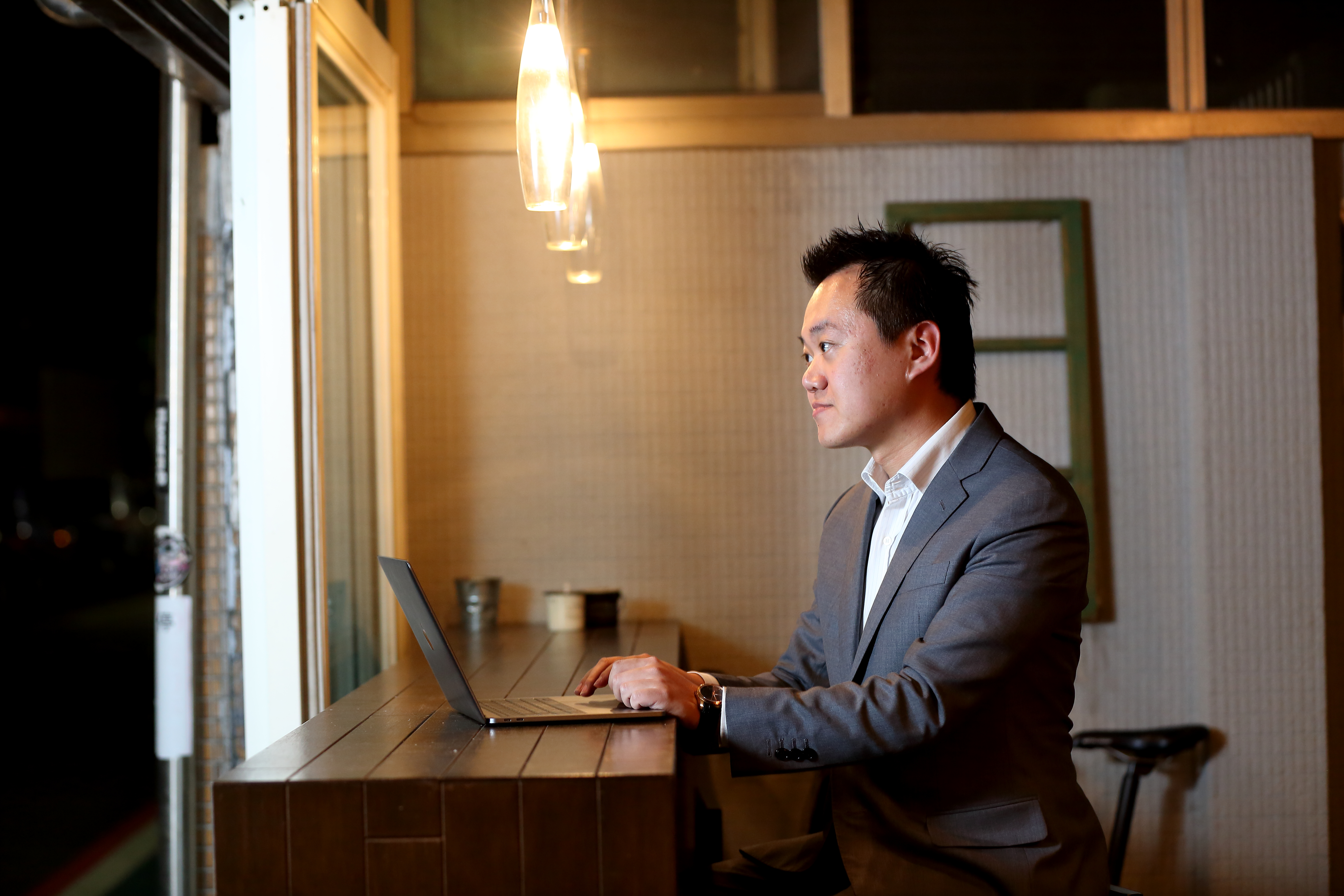 美股達人蘇百舜畢業時遇金融詐騙，卻從此開啟他的投資之路。