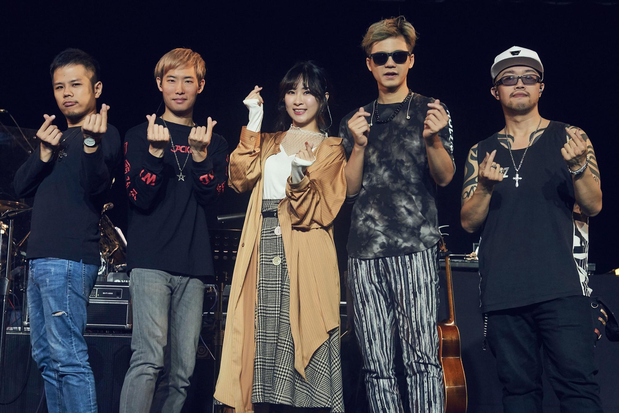 「金曲組合」張三李四首場售票演唱會,找來欣賞已久的鄧福如合唱新歌〈愛你我不魯〉。