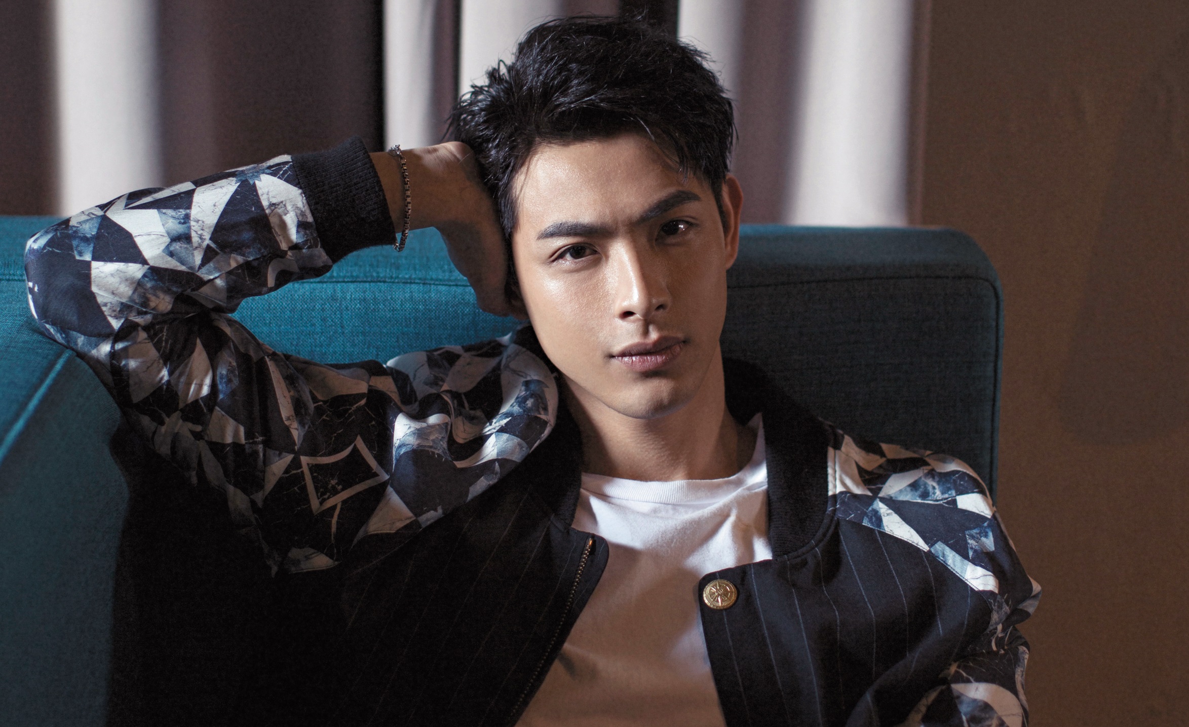 晨翔金句之一：「很多時候我們都在充手機，卻忘記要給自己充電。」