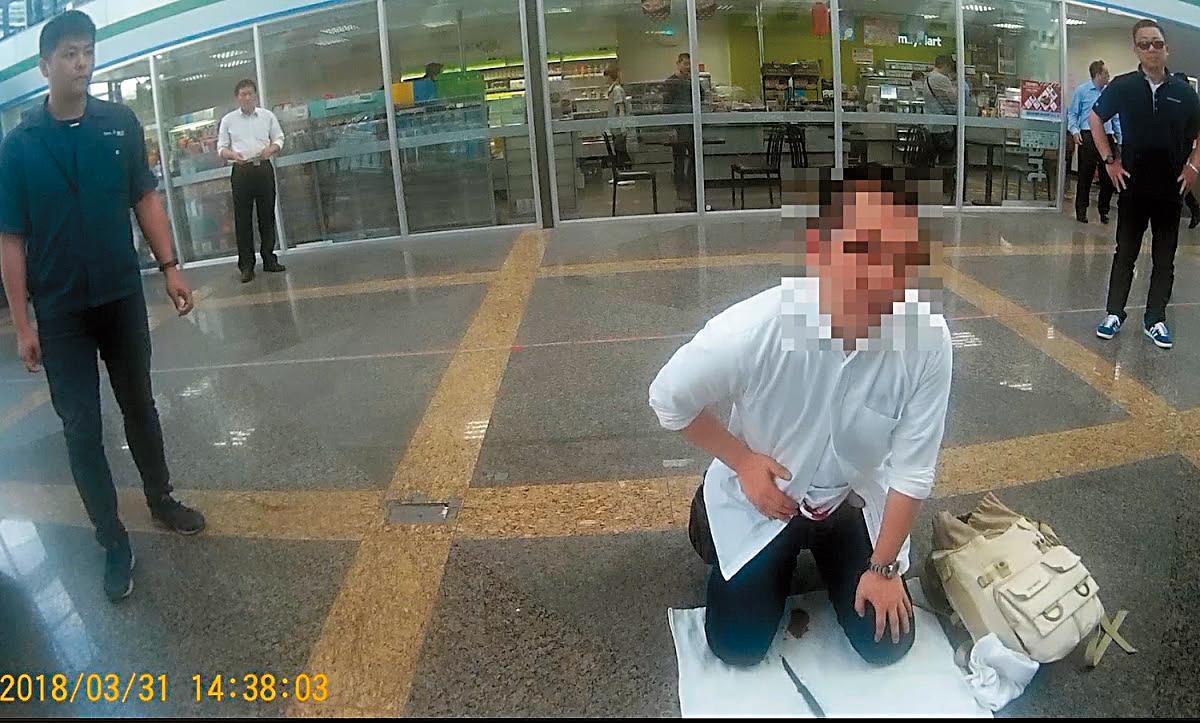 周盈欣的美貌勾動日男，甚至不惜為她切腹自殘，周盈欣事後也在臉書要粉絲愛惜自己。