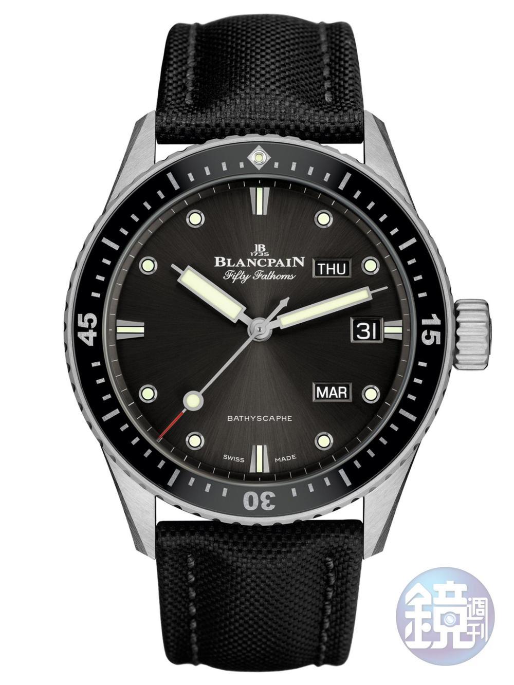 《FF Bathyscaphe Quantième Annuel》6054.P自動上鏈機芯/不鏽鋼材質/時、分、秒指示/年曆/橡膠錶帶/防水300米/建議售價：NT$833,000