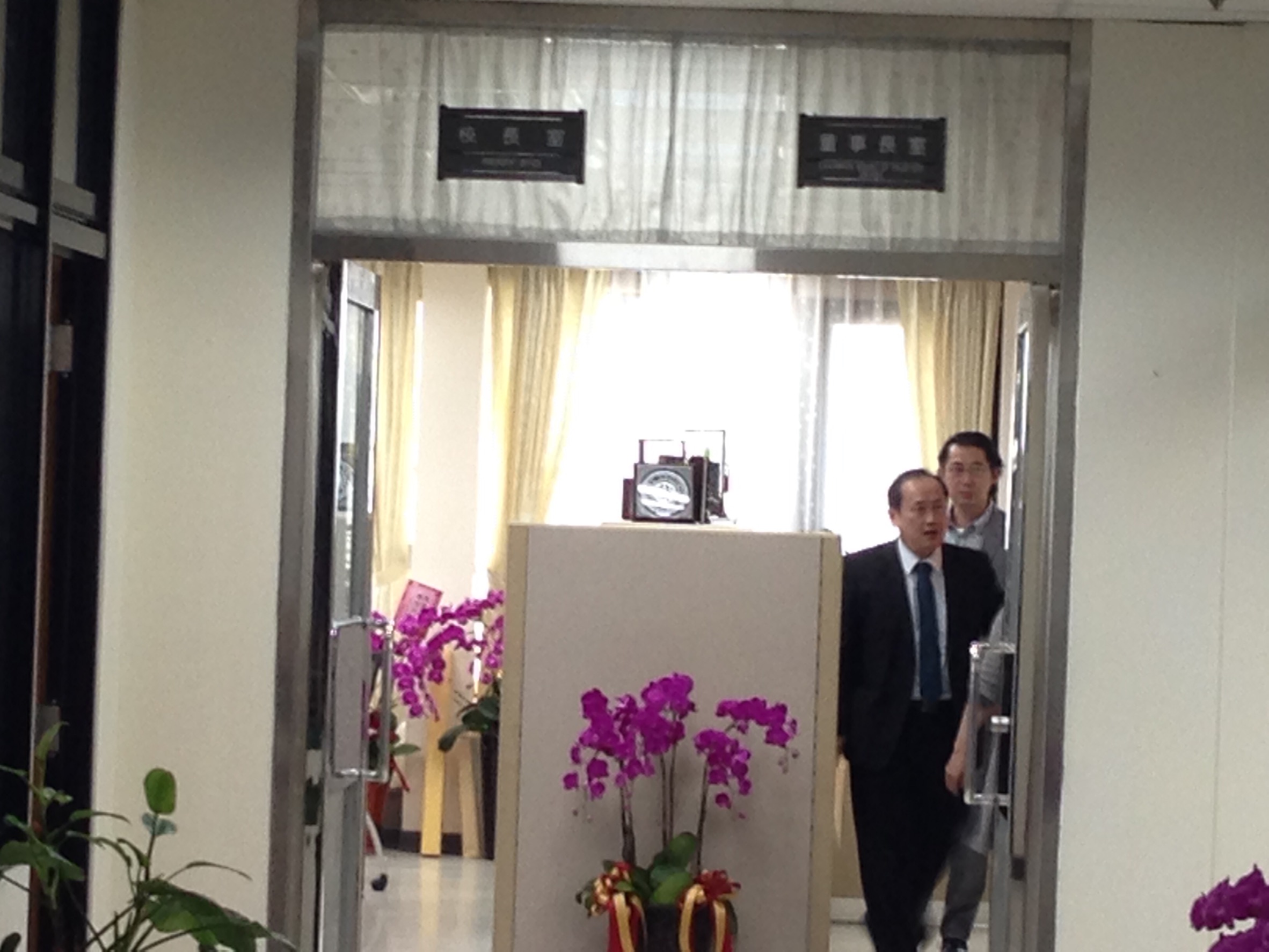 文大今天召開董事會，但在部分董事抵制下，最後因人數不足僅召開談話會就結束。