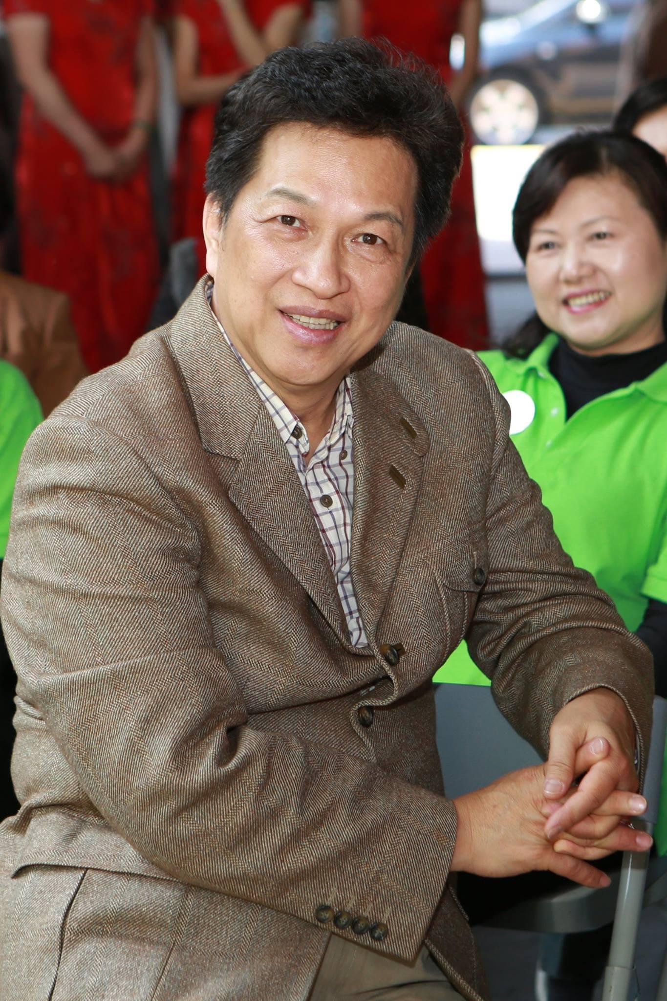 李朝永大中午的就開車載外遇對象「獅奶奶」進摩鐵大戰，兩人加起來都快140歲了呢！（翻攝自李朝永臉書）