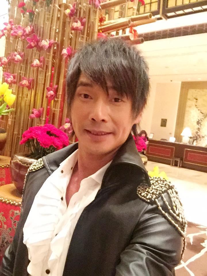 黃品源光天化日帶「表姪女」上摩鐵，事發後瞎扯進摩鐵是帶她去見製作人和導演，4人在房內看DVD。