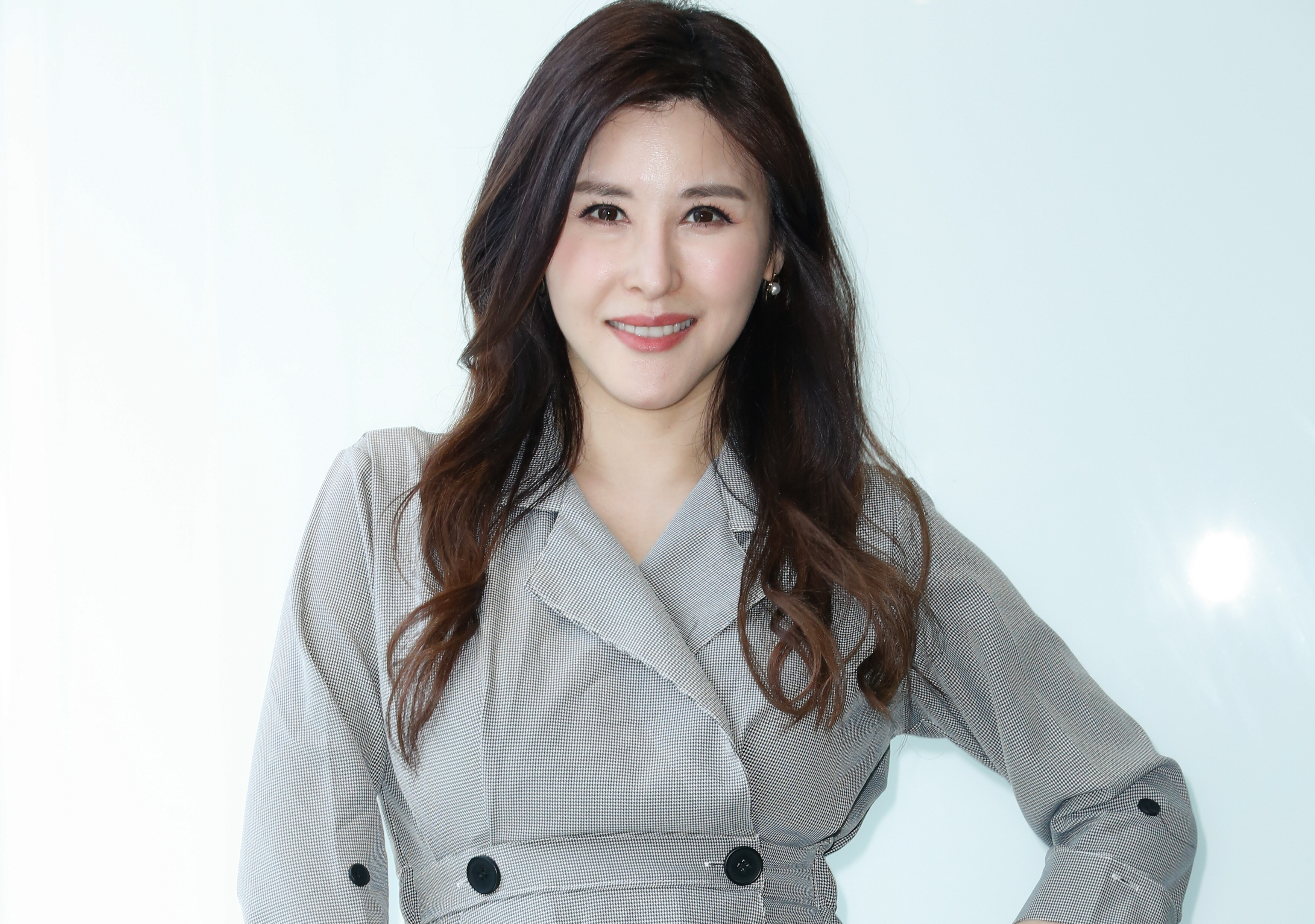 穆熙妍曾在加拿大念書，認為孩子遠在天邊，父母要花更多心思照顧。