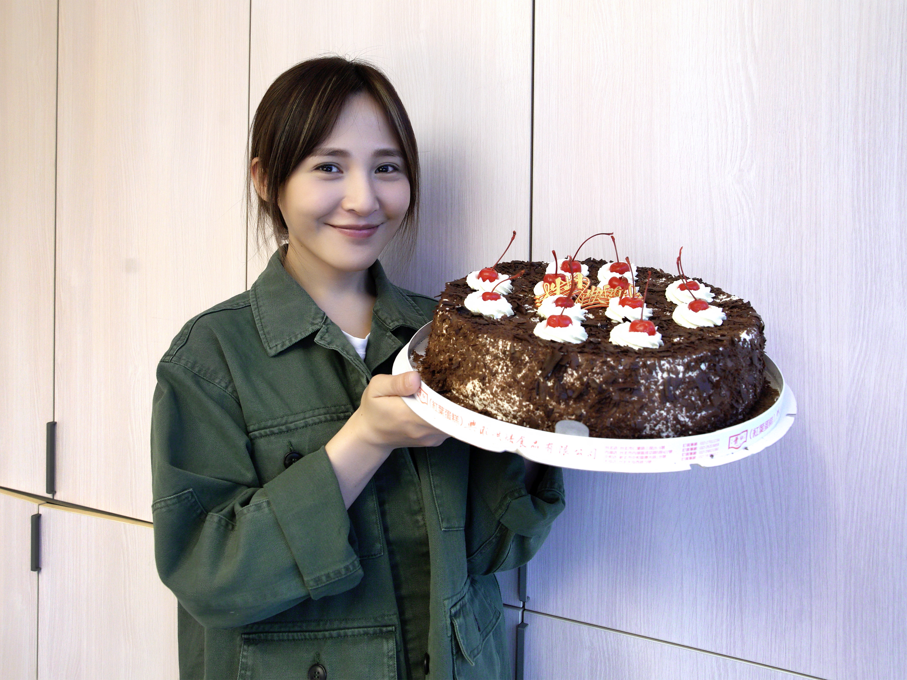 梁文音跟老公結婚兩年仍甜蜜蜜，生日遭整讓她大噴淚。（環球提供）