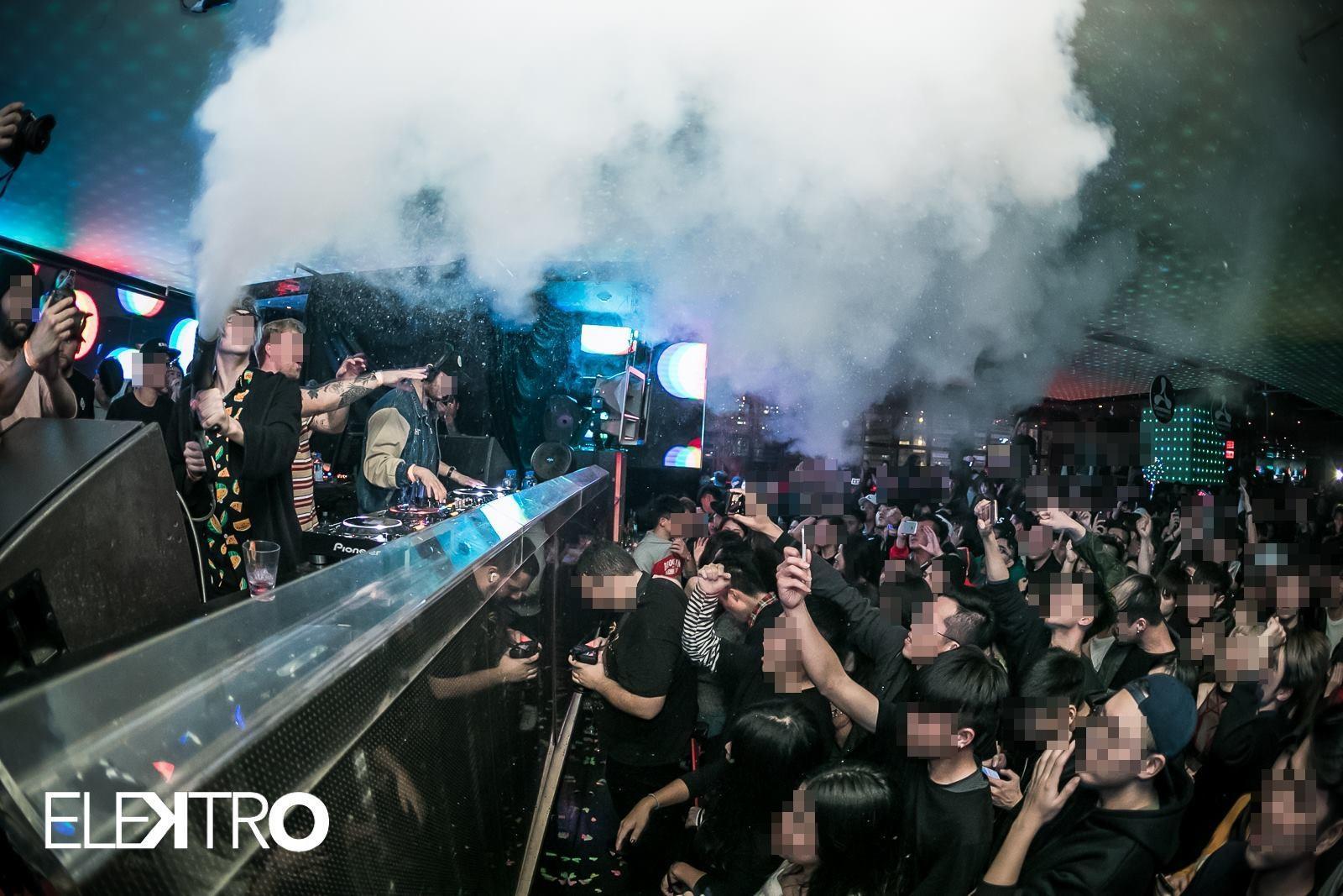 「ELEKTRO」的燈光暗得恰到好處，不管男女進入夜店，顏值都能提升一個等級。（翻攝自ELEKTRO官方臉書）