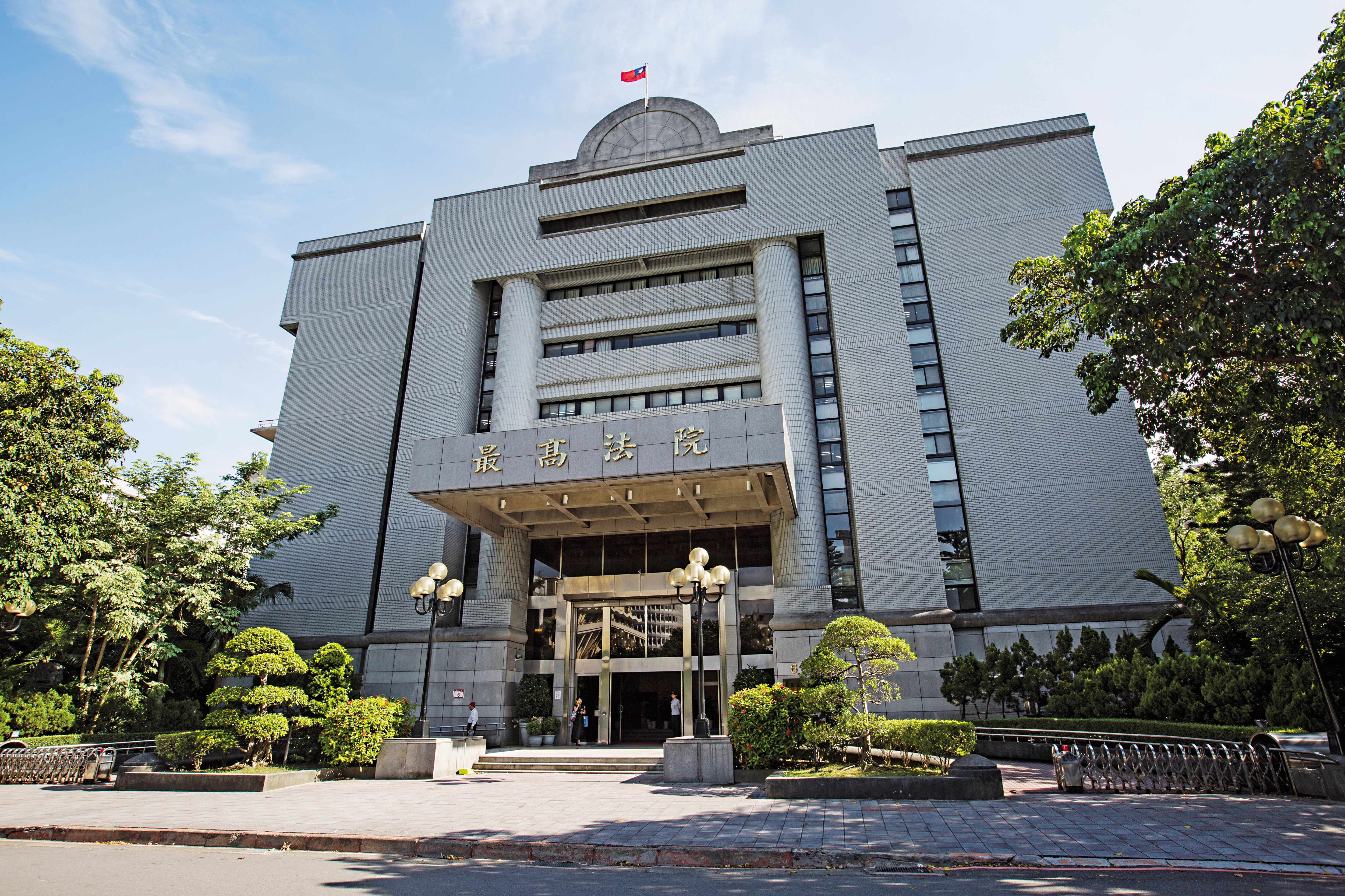 最高法院去年9月收到前法官胡景彬貪汙上訴案，11月才分案審理，遭質疑護航假釋。