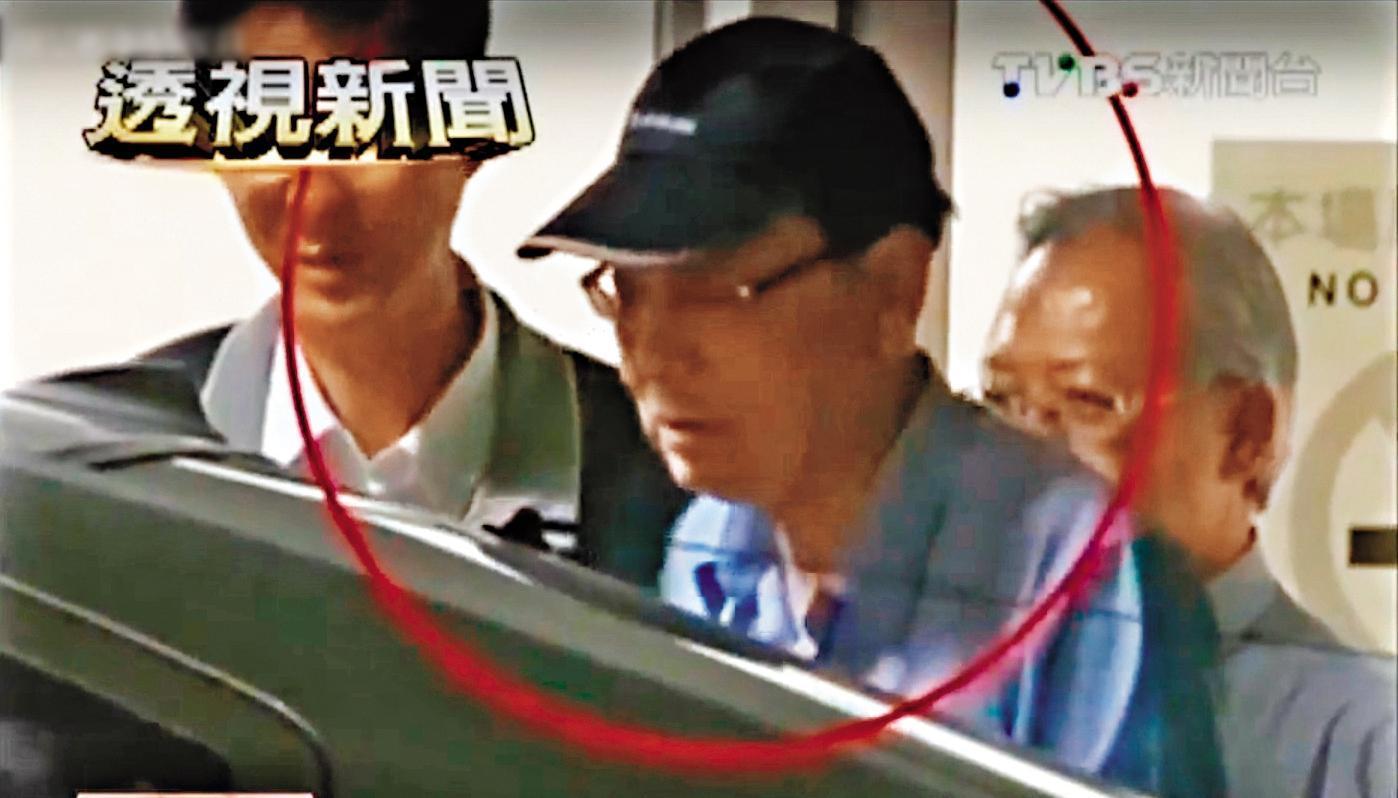 前法官胡景彬曾投資地下錢莊遭停職,復職後2013年因收賄遭收押。(翻攝自TVBS畫面)