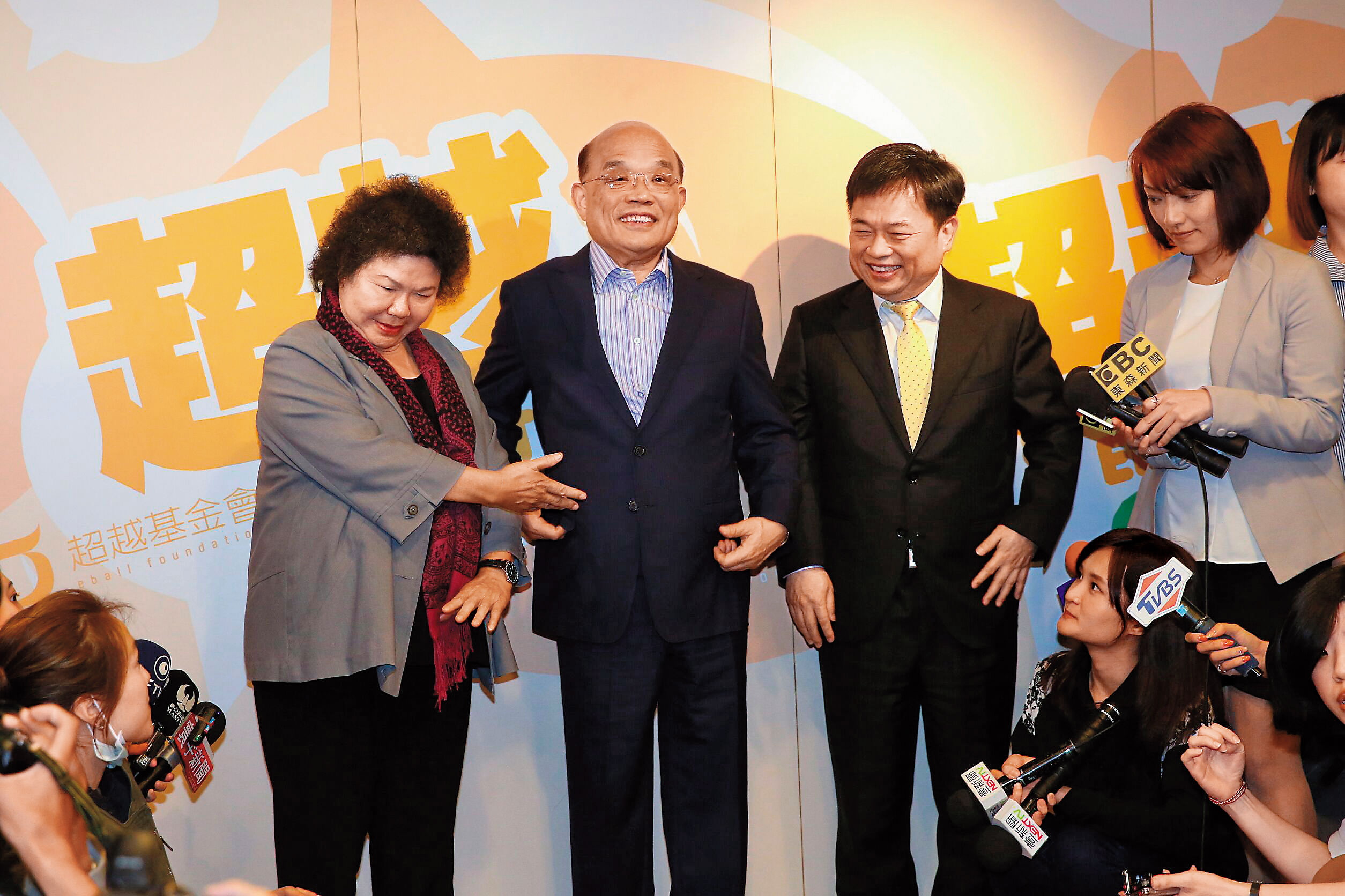 陳菊(左)拜會蘇貞昌(中)時,選對會召集人林錫耀(右)也陪同前往。