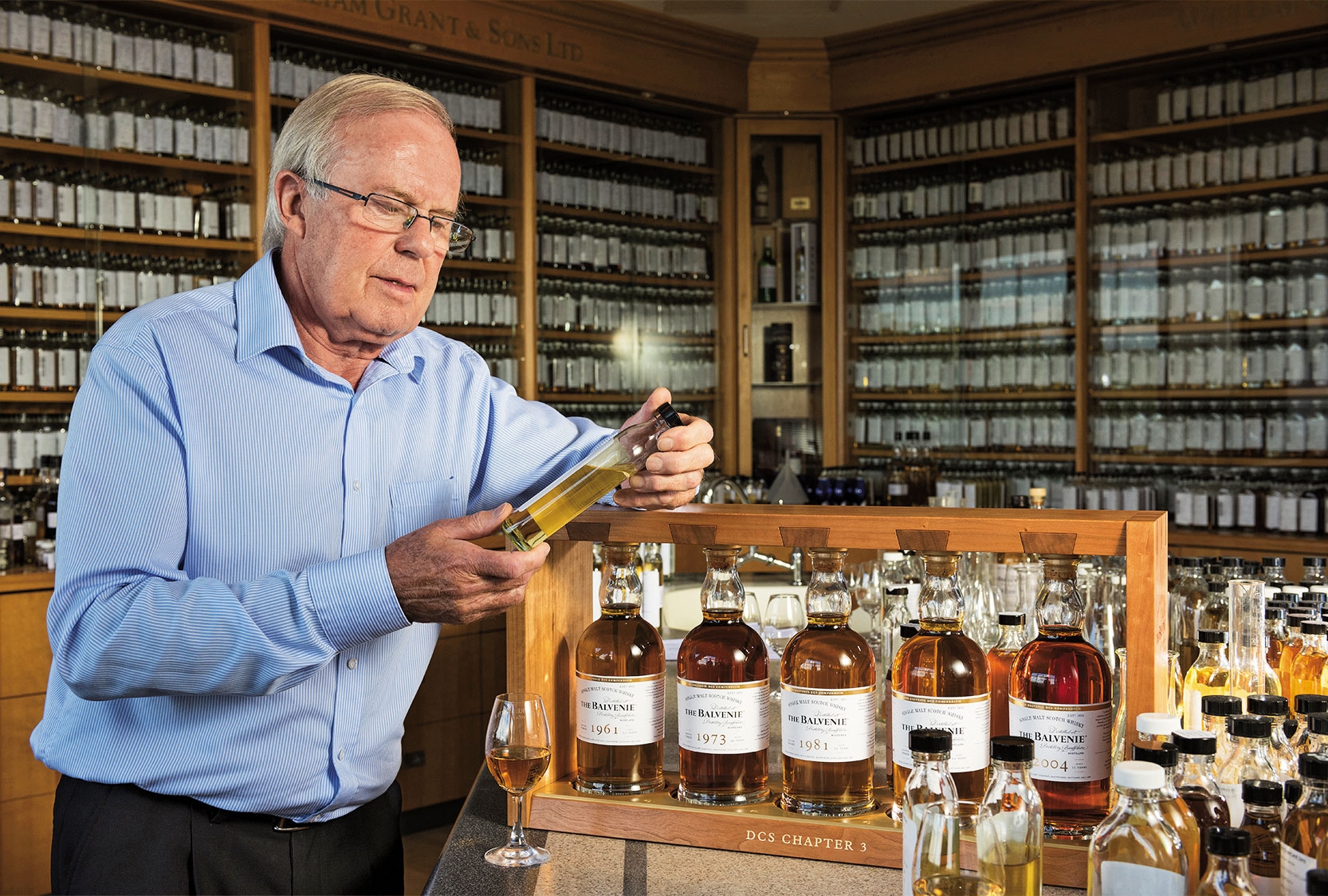百富首席調酒師大衛・史都華是威士忌產業中最資深的首席調酒師，他曾說：「照顧這些威士忌是最棒的工作。」圖中是最新發行的「首席釀酒師珍稀系列第3章」。