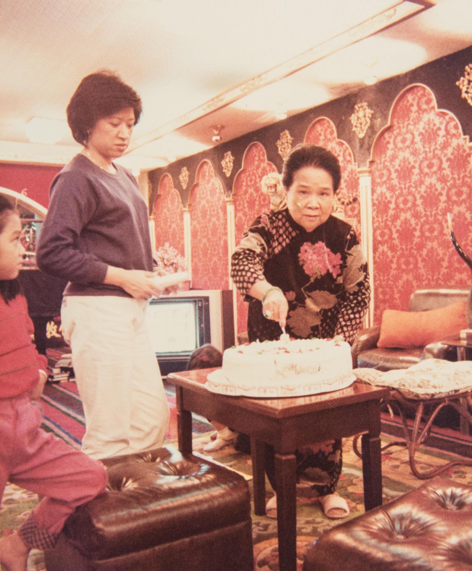 吳蘇英晚年子女多不在身邊，多數時候是媳婦邱靜惠陪在身旁。（大三元酒樓提供）