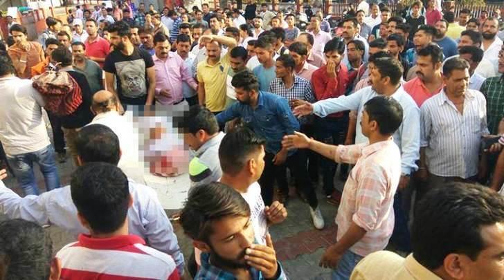 印度喜馬偕爾邦今天發生校車墜谷事故。(翻攝自indianexpress)