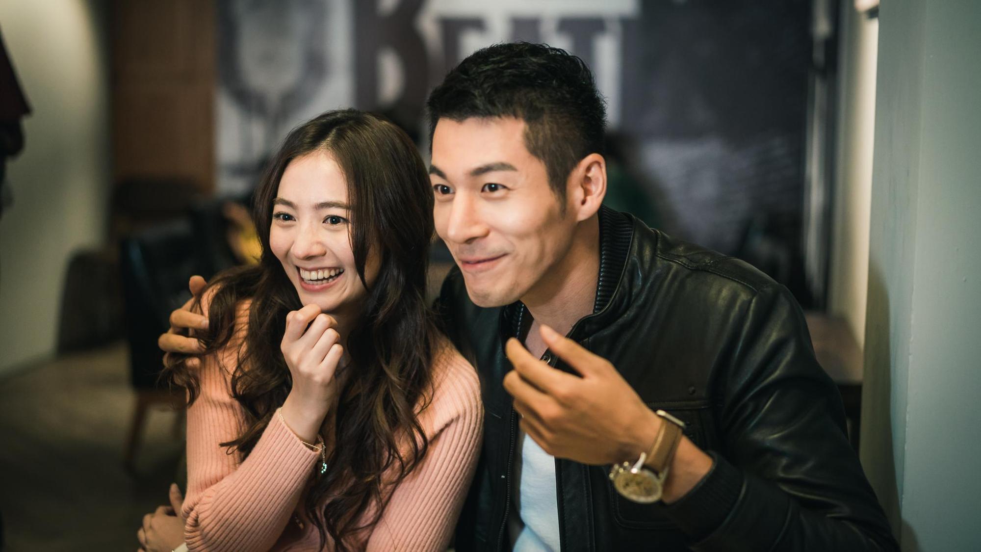 在戲中，郭鑫與謝沛恩扮新婚夫妻，幸福的背後有渣男真相。（歐銻銻娛樂提供）