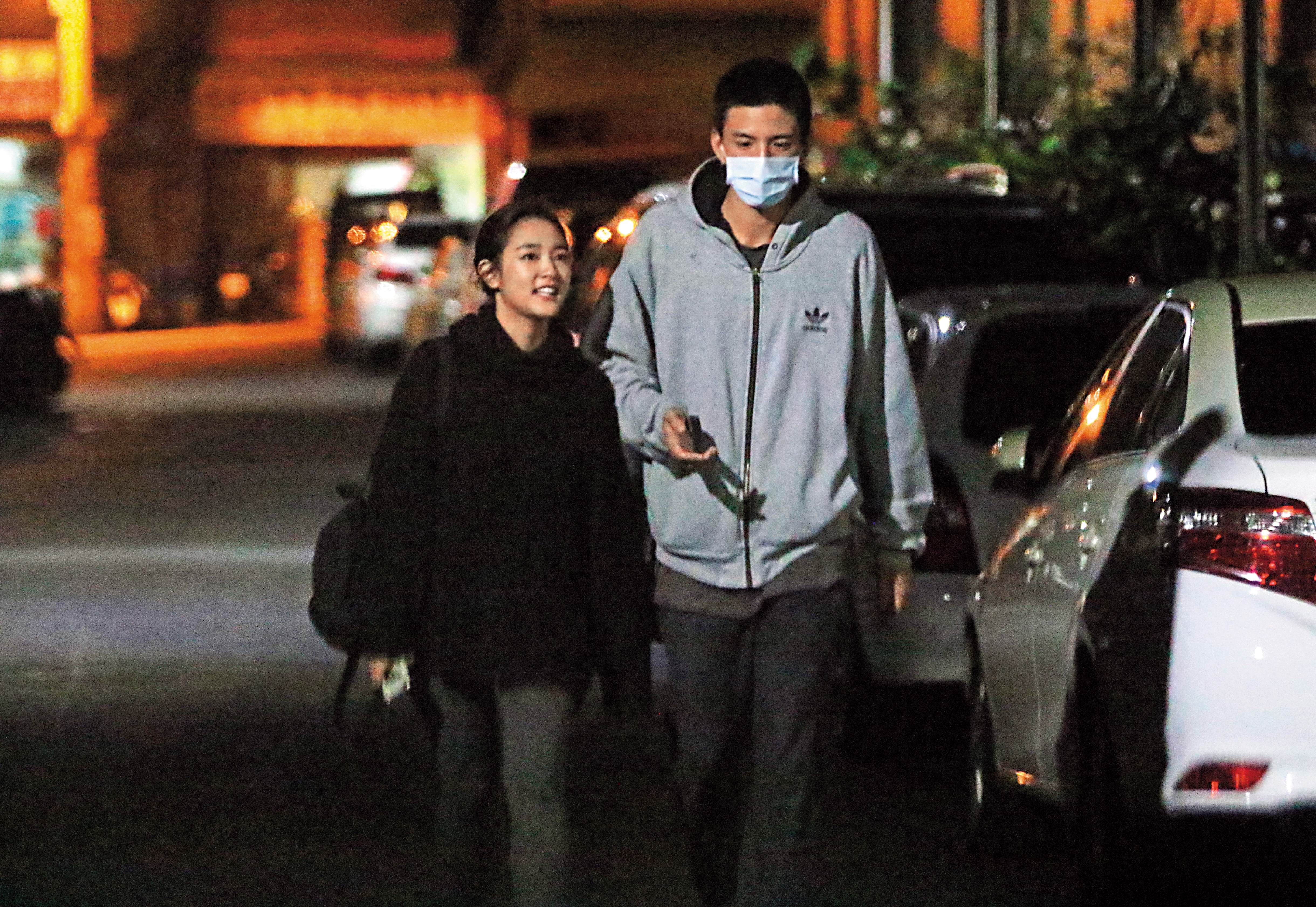 傳出《鬥魚》電影版的男女主角林柏叡、王淨最近走得很近，本刊果然直擊他們的約會畫面。