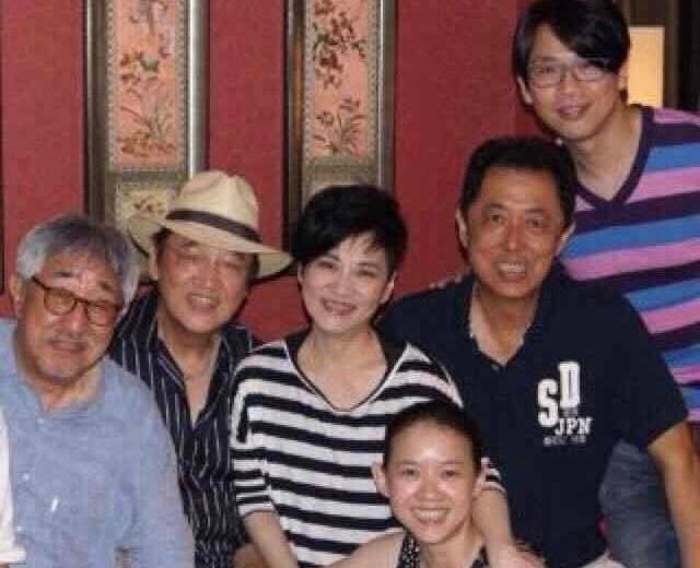 陶喆在臉書放上近十年前，爸爸陶大偉與孫越的聚會照。（摘自臉書）