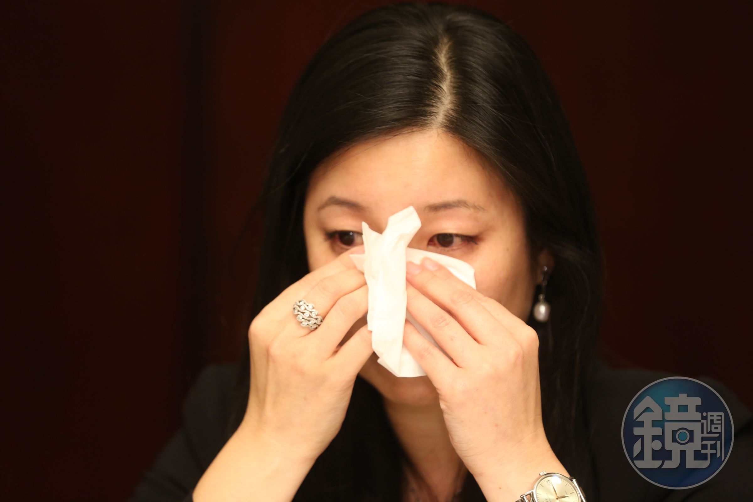 六福皇宮將在年底吹熄燈號，莊豐如記者會上一度哽咽落淚，長達數分鐘說不出話。
