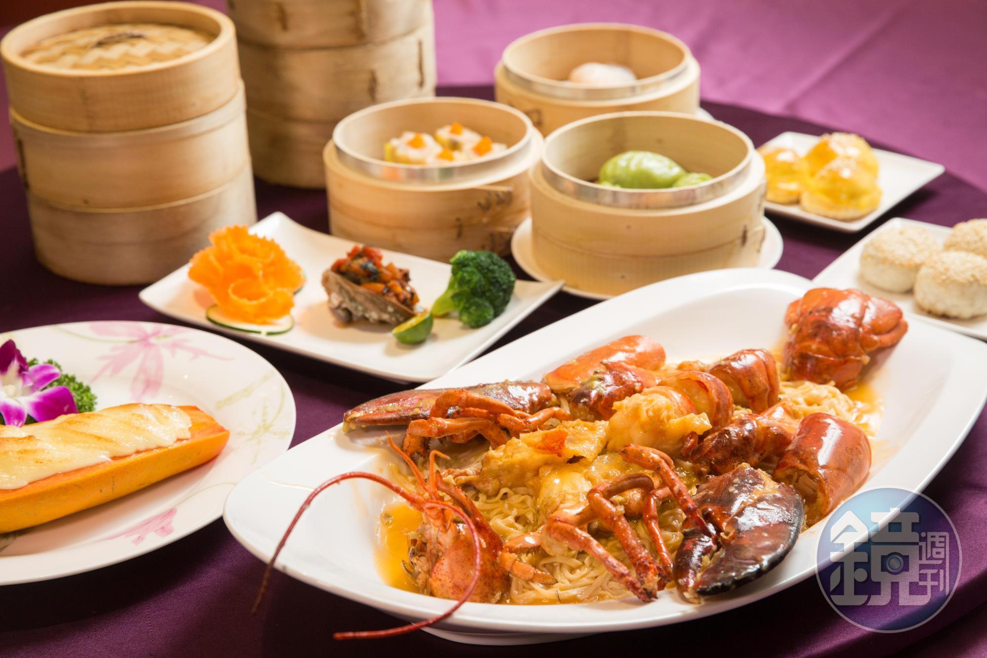 大三元酒樓販售正宗粵菜，從大菜上湯龍蝦意麵、招牌海鮮焗木瓜、鮮茄大生鮑到百元港點，使用大量海鮮入菜。