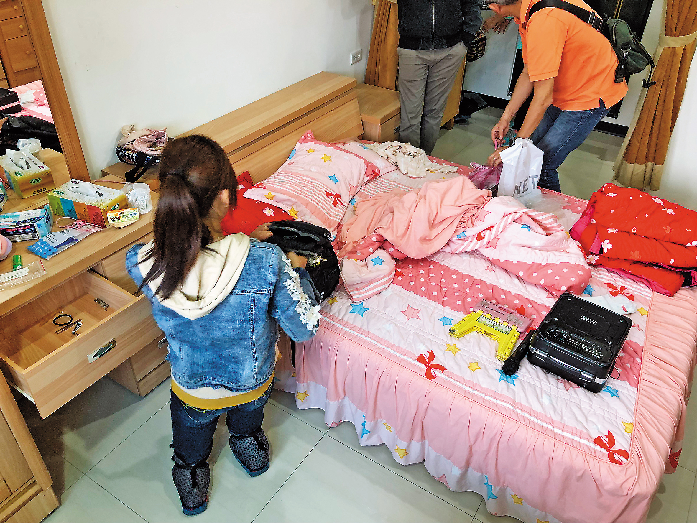 馮女幼年因意外而失去小腿,雖同為身障者,卻對其他殘疾團員極為苛刻。