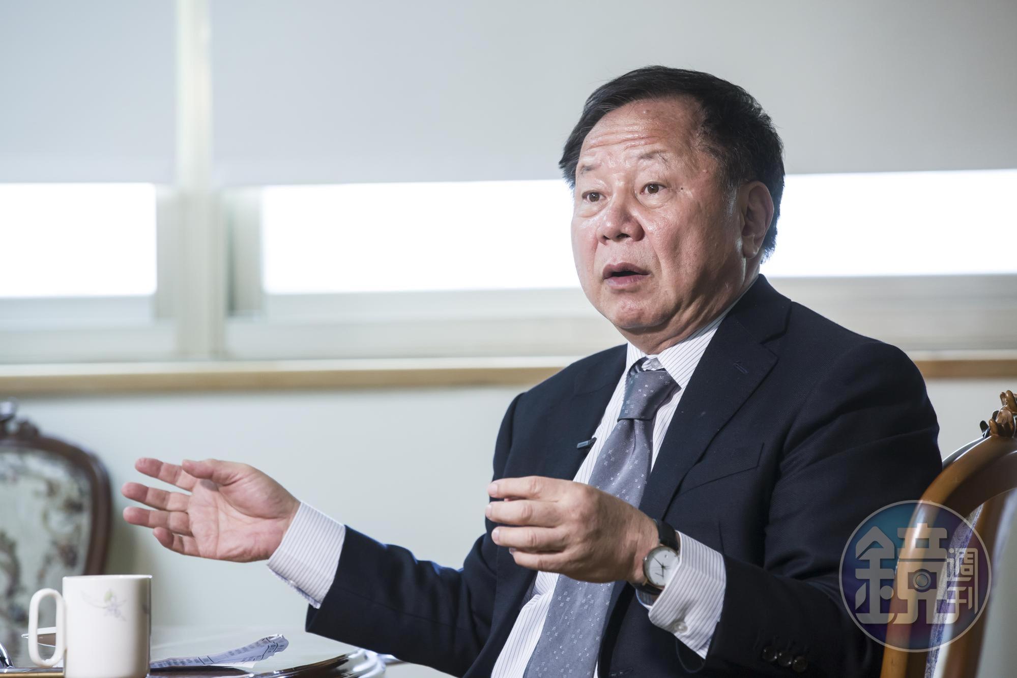 文大董事李傳洪針對遭張鏡湖刊登廣告指控圖謀校產感到無奈,表示不能因為校長遴選結果不如張鏡湖預期,就因此遷怒董事。