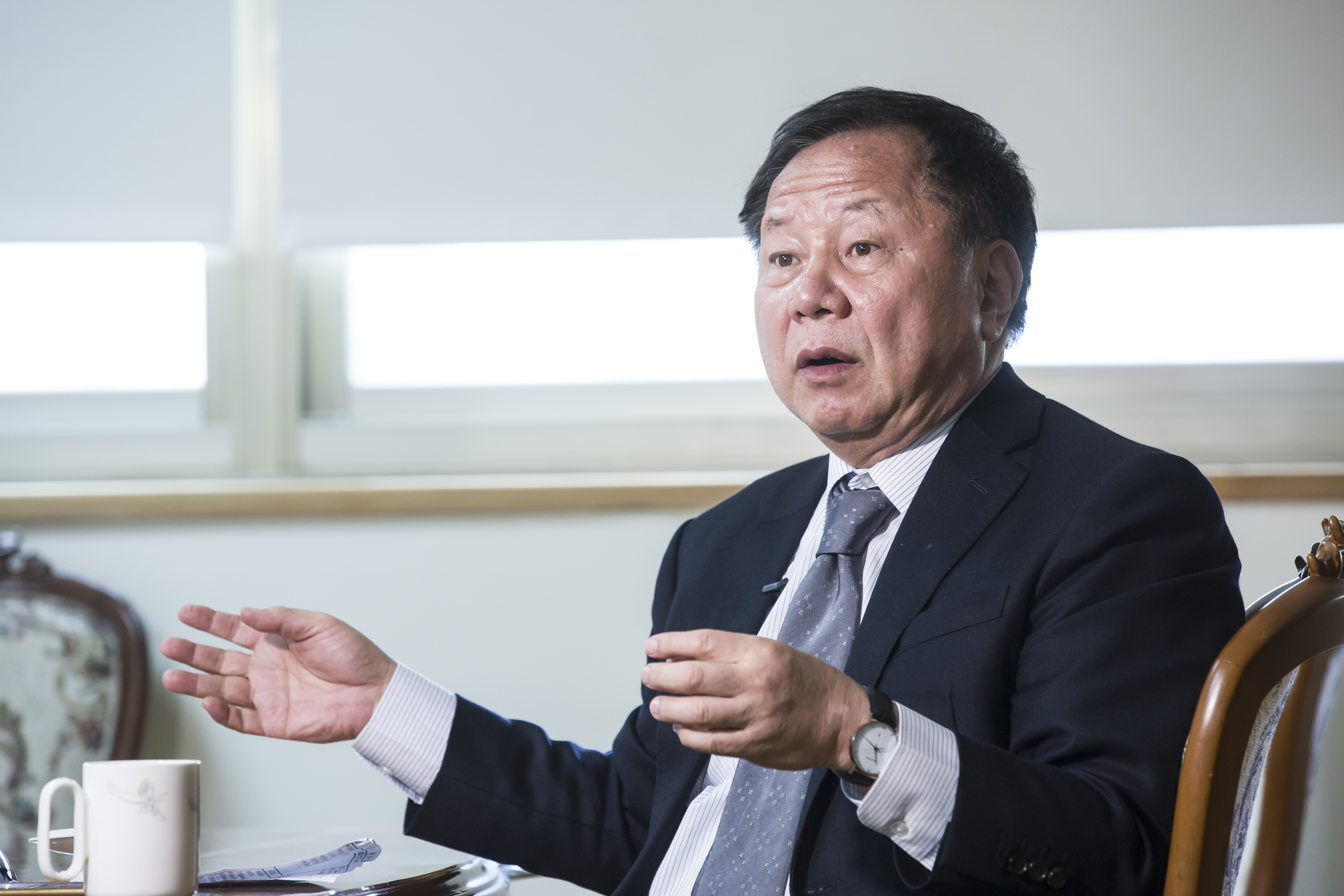 文大董事李傳洪針對遭張鏡湖刊登廣告指控圖謀校產感到無奈，表示不能因為校長遴選結果不如張鏡湖預期，就因此遷怒董事。