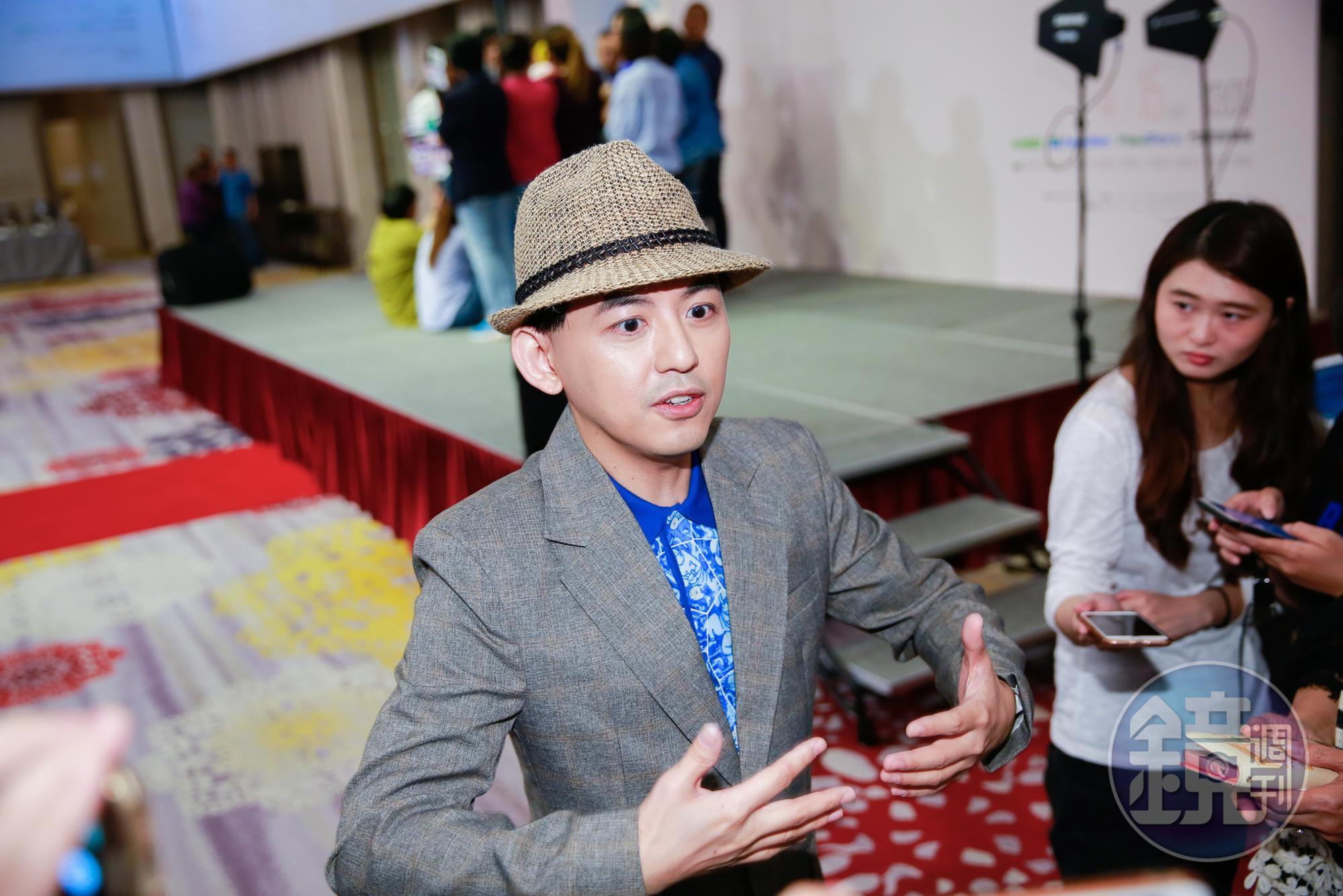 11日黃子佼主持辛曉琪演唱會的記者會，卻因為孟耿如急診，形成台上台下各自受訪的情景。
