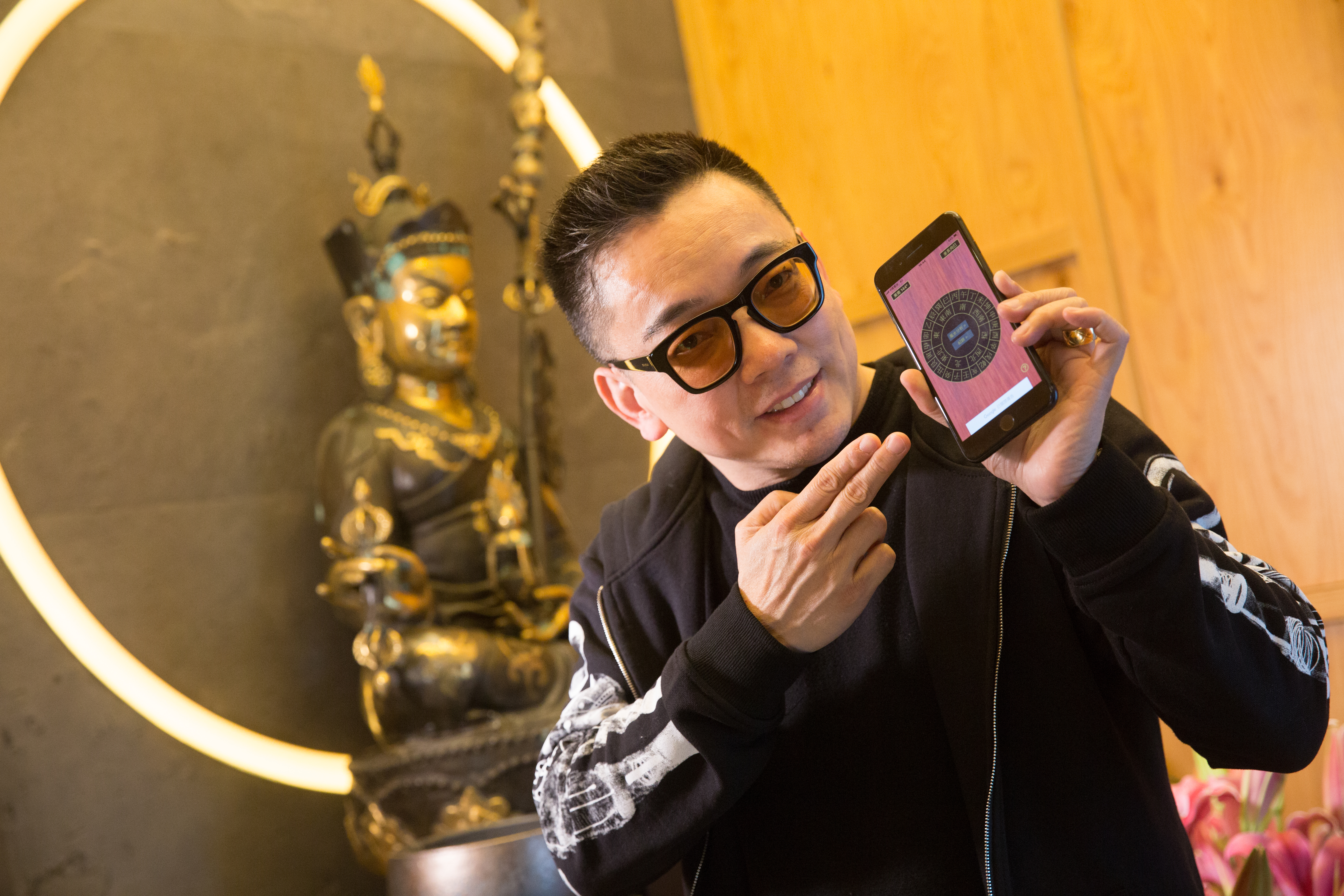 通命理、懂風水，詹惟中買房、換屋存出億元身價。