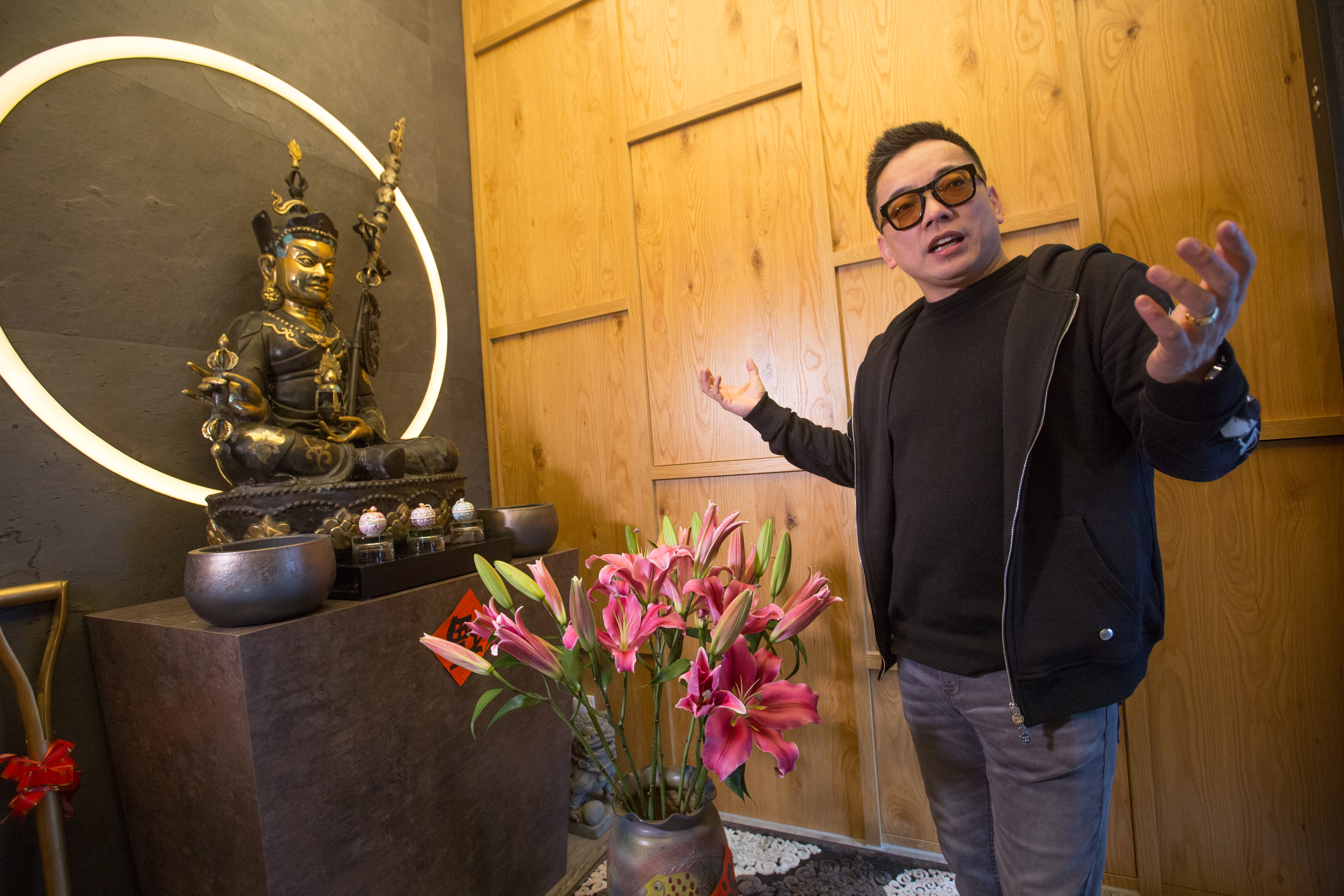 進門見佛、百花齊放能營造正面氣場。