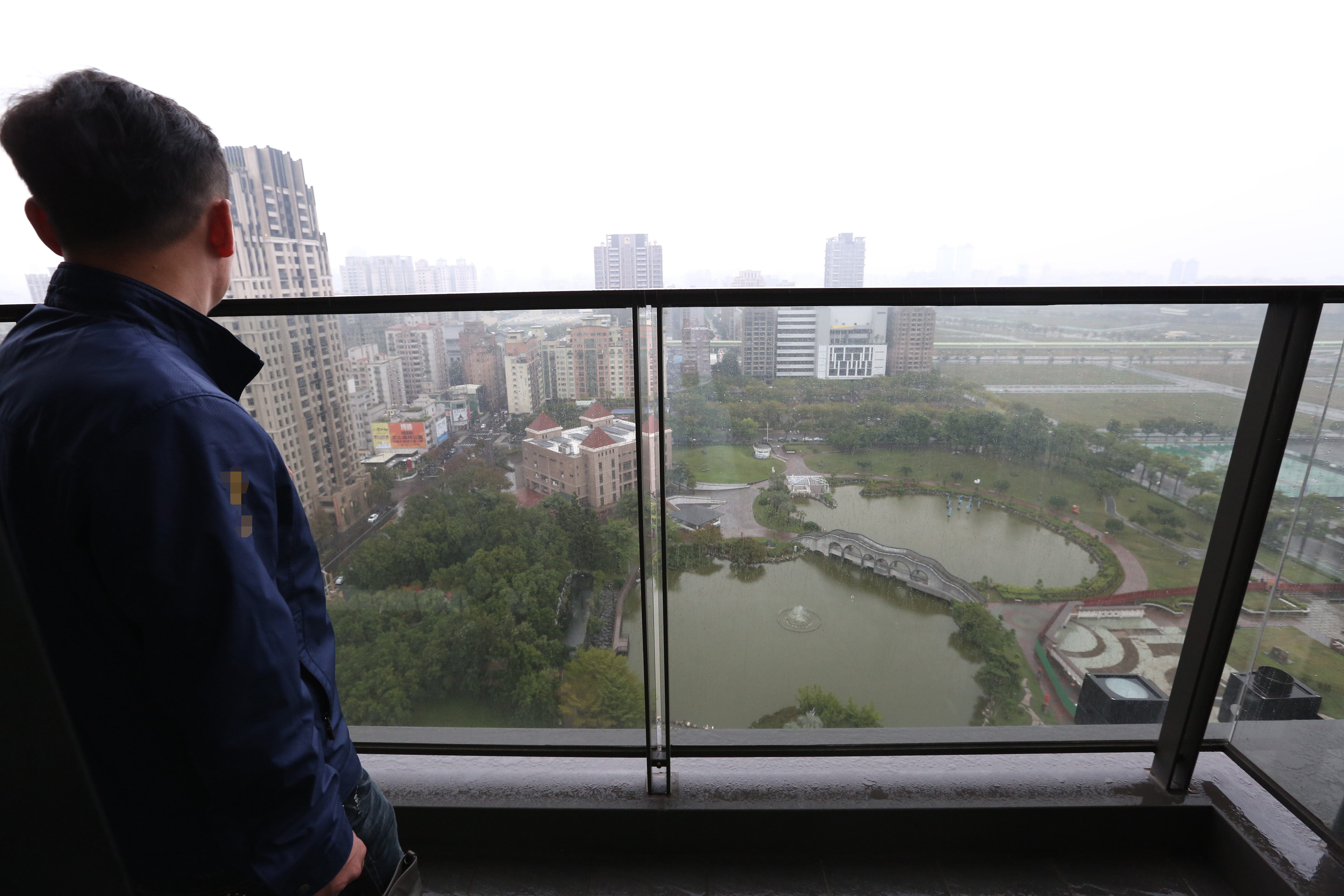 開窗有公園，音煞（耳聽）、形煞（眼見）、味煞（鼻聞）都沒有阻礙或陰暗面，家庭風水就有60分。