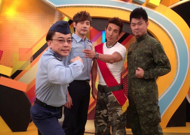 詹惟中（左1）是命理名師，也是活躍演藝圈的知名藝人。（翻攝詹惟中臉書）