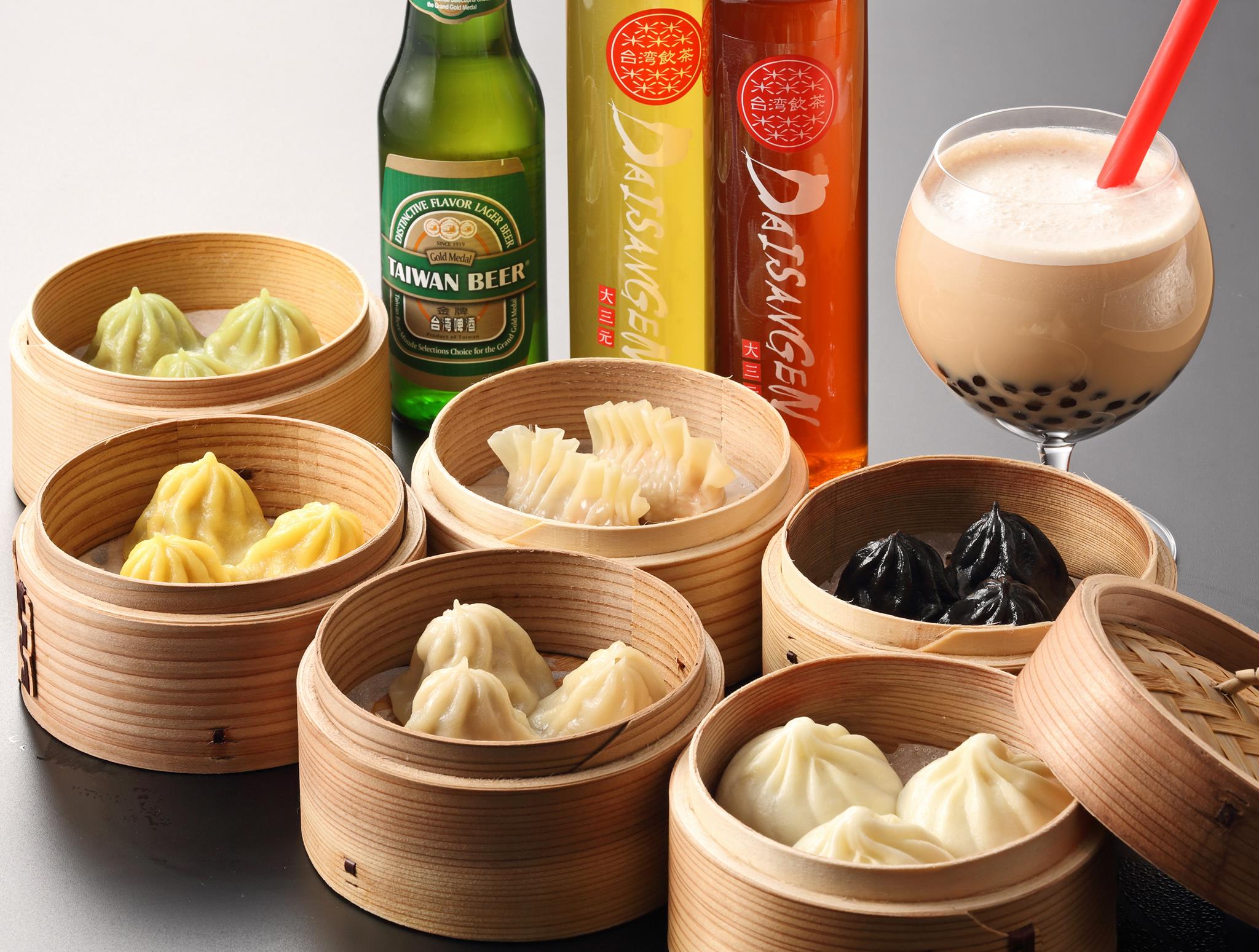 日本福岡的大三元分店除了販售招牌港點，亦增加小籠包、珍珠奶茶等選項。