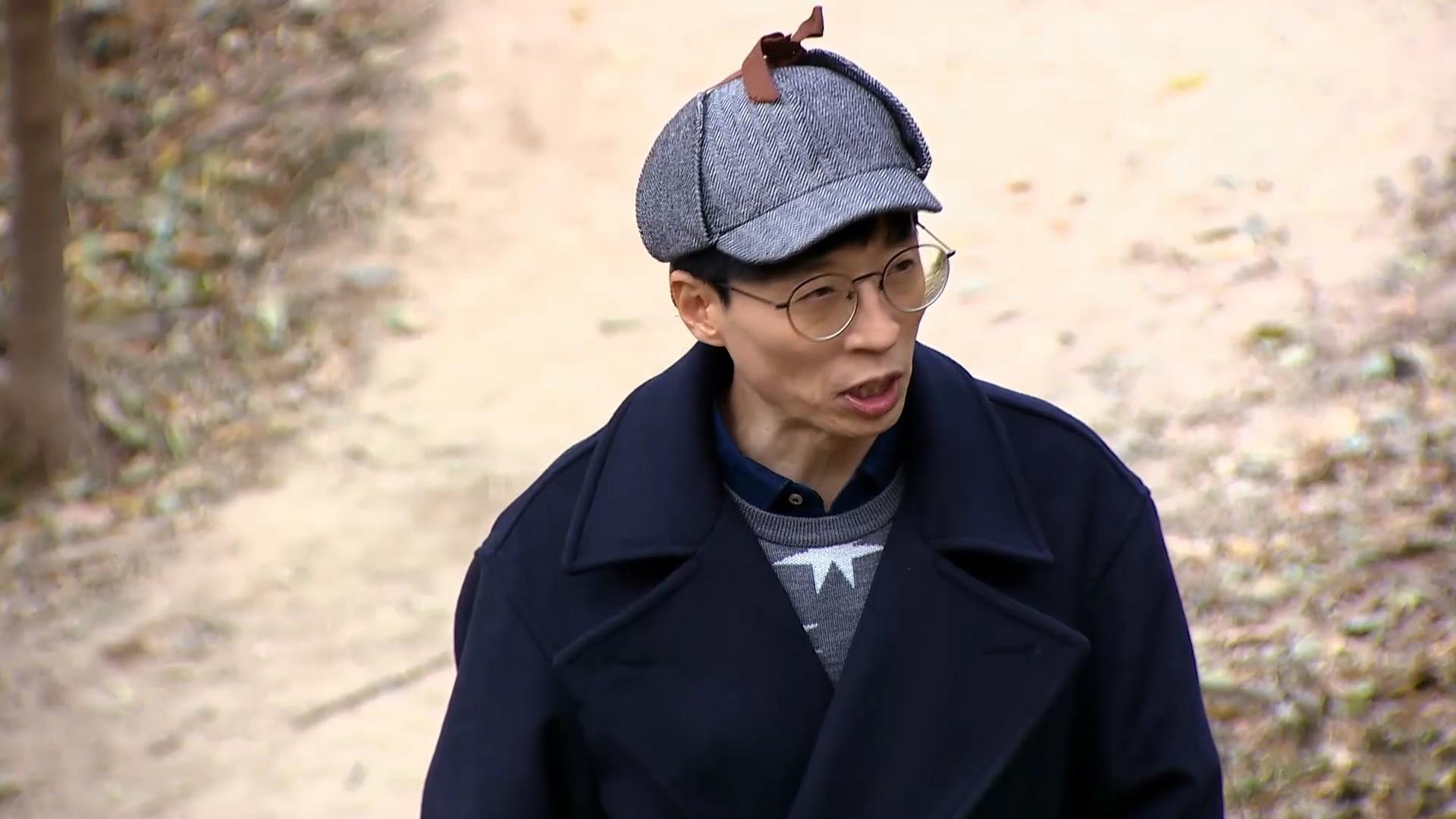 劉在錫在預告片中一身福爾摩斯裝扮。(韓國Netflix提供)