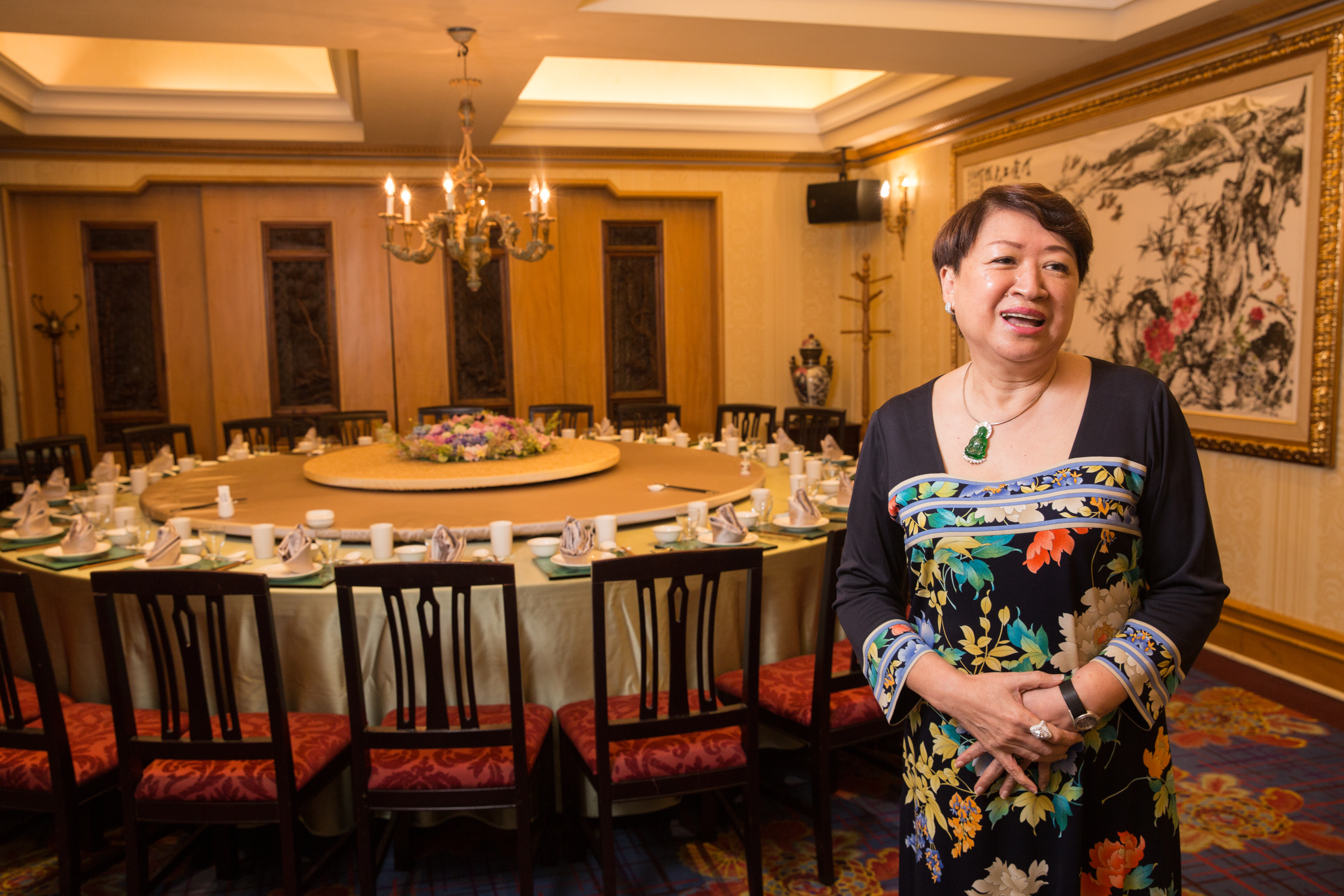 邱靜惠對美的事物格外有感，除一身貴氣打扮，習畫多年的她也收藏不少名家畫作。