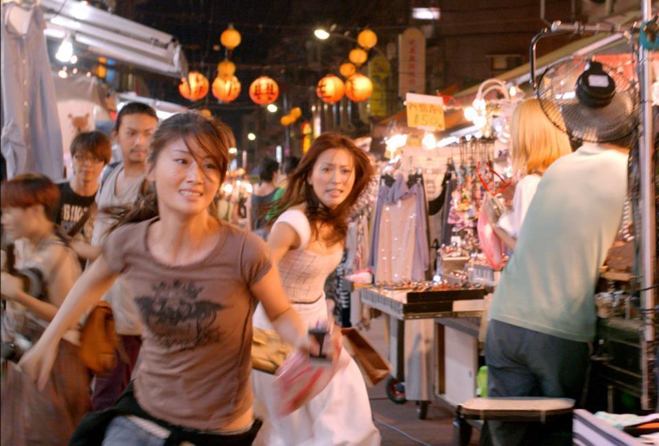 陳鈺杰執導、朱芷瑩（左）與周姮吟主演的《小偷》曾獲金馬獎最佳短片。（陳鈺杰提供）