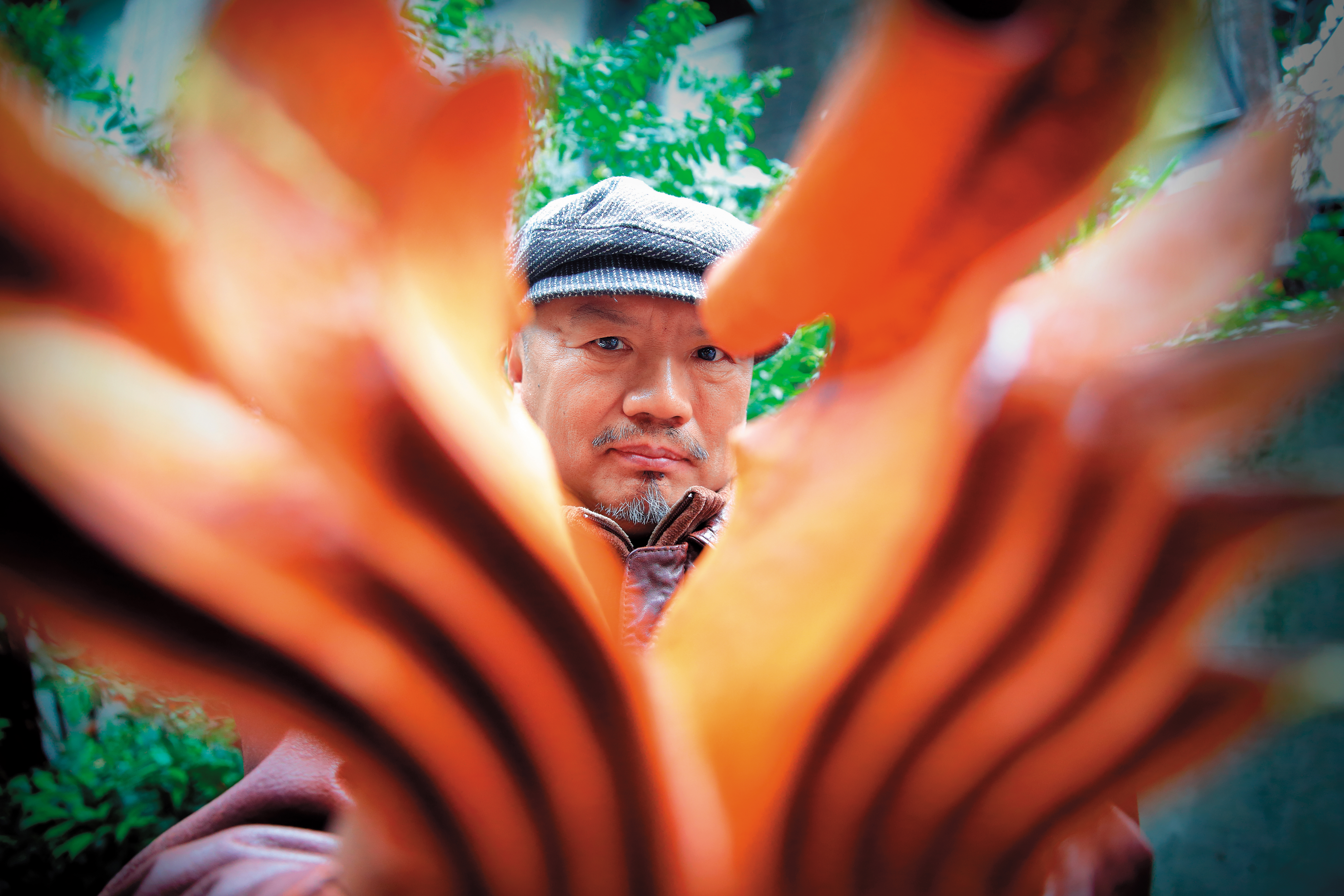 梁平正醉心於藝術創作，卻曾為了爭一口氣而當起建商。