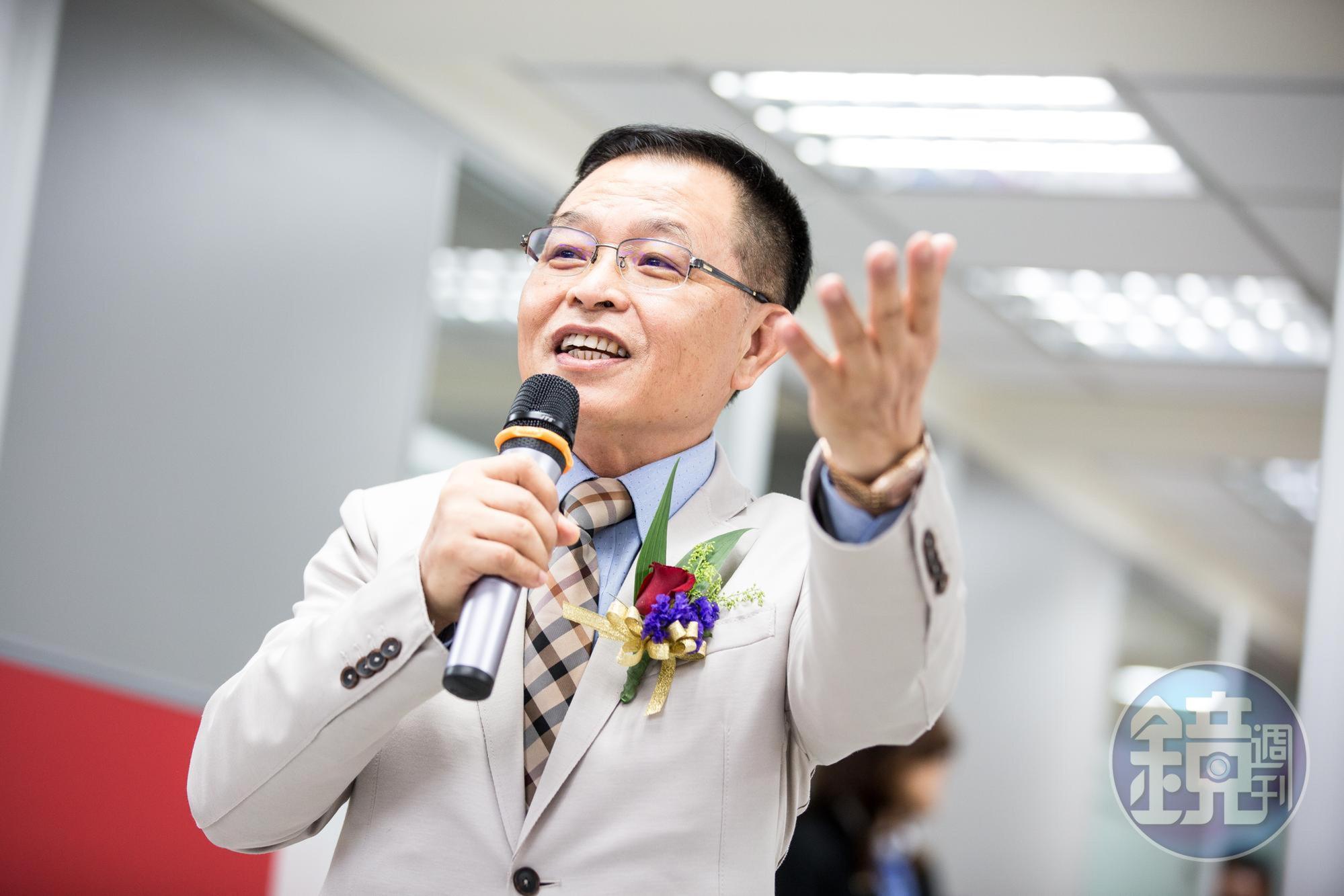 蔡文俊個頭不高,給人第一印象是「憨厚老實」,理想是創立保險業的烏托邦,所以架構出不考核、離職佣金續領、無條件世襲的規則,以特殊制度聞名業內。