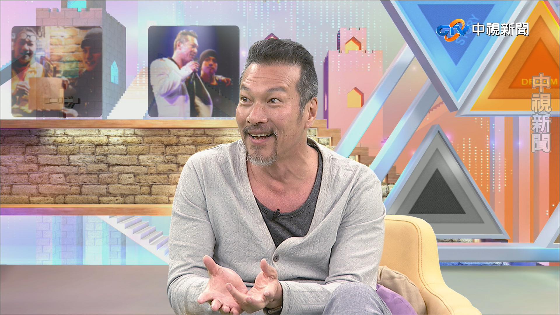 黃仲崑上節目笑談年輕往事。（中視提供）