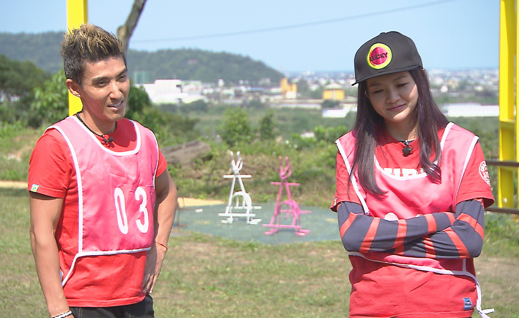 潘若迪跟花花分手多年，一碰面又吵架，生氣姿勢還一模一樣。（台視提供）