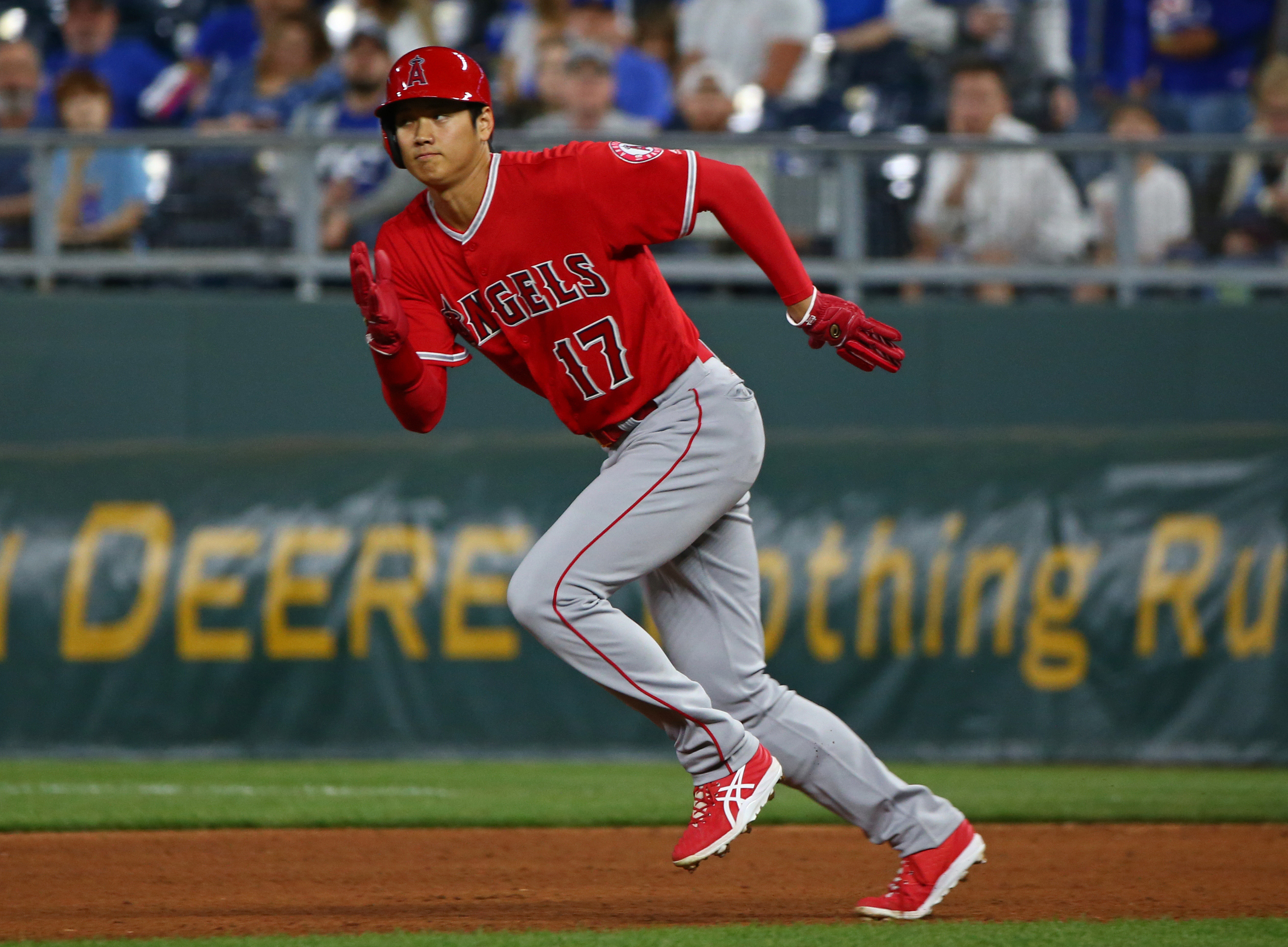 投打二刀流的大谷翔平在美國職棒大聯盟揭起一陣旋風，但事實上身高193公分的大谷，不但球速超殺，跑壘速度也不容小覷。（東方IC）