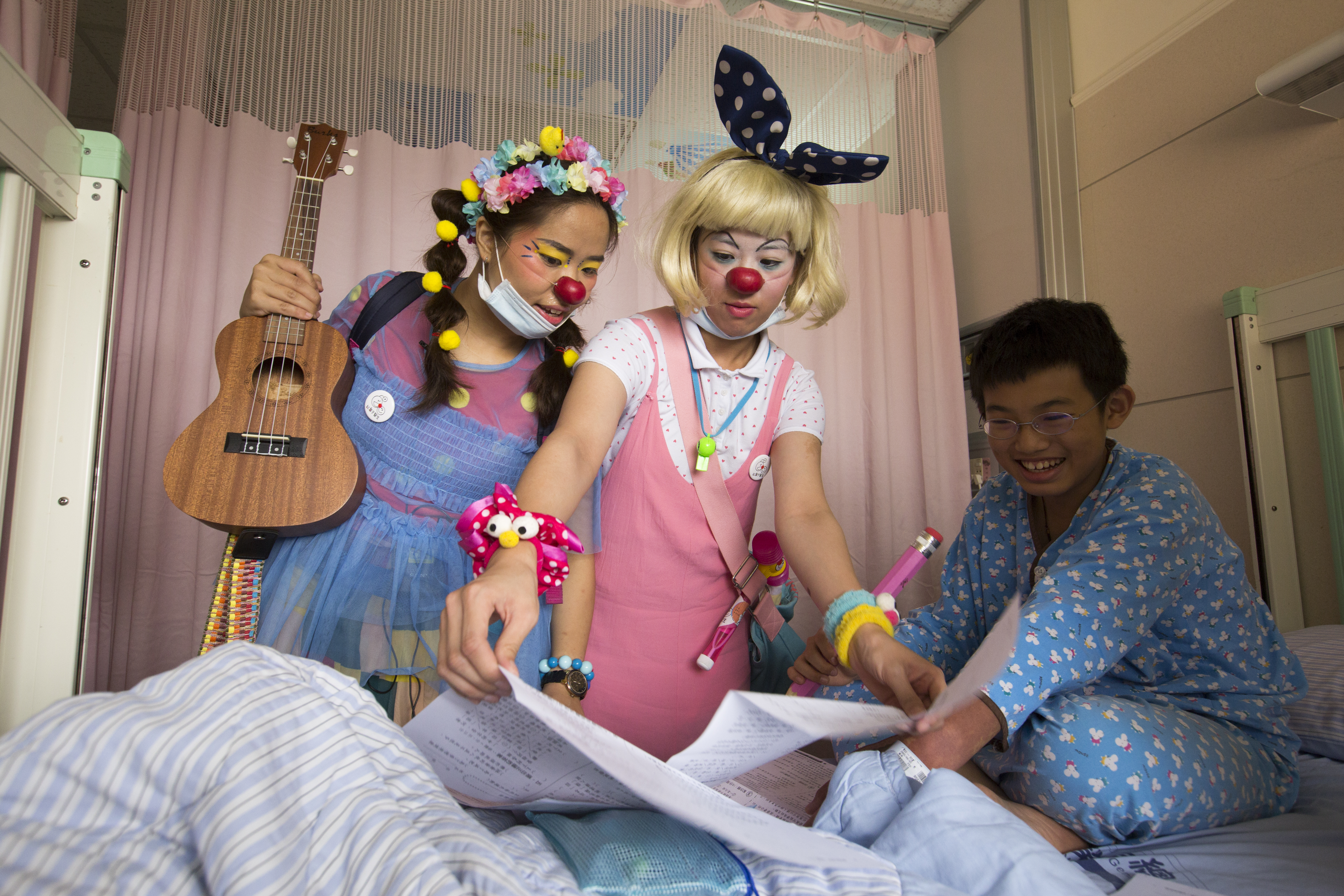 紅鼻子關懷小丑協會目前與國內5間醫院合作,小丑醫生每週固定到醫院演出,陪住院病童紓解治療壓力,也帶來笑聲。